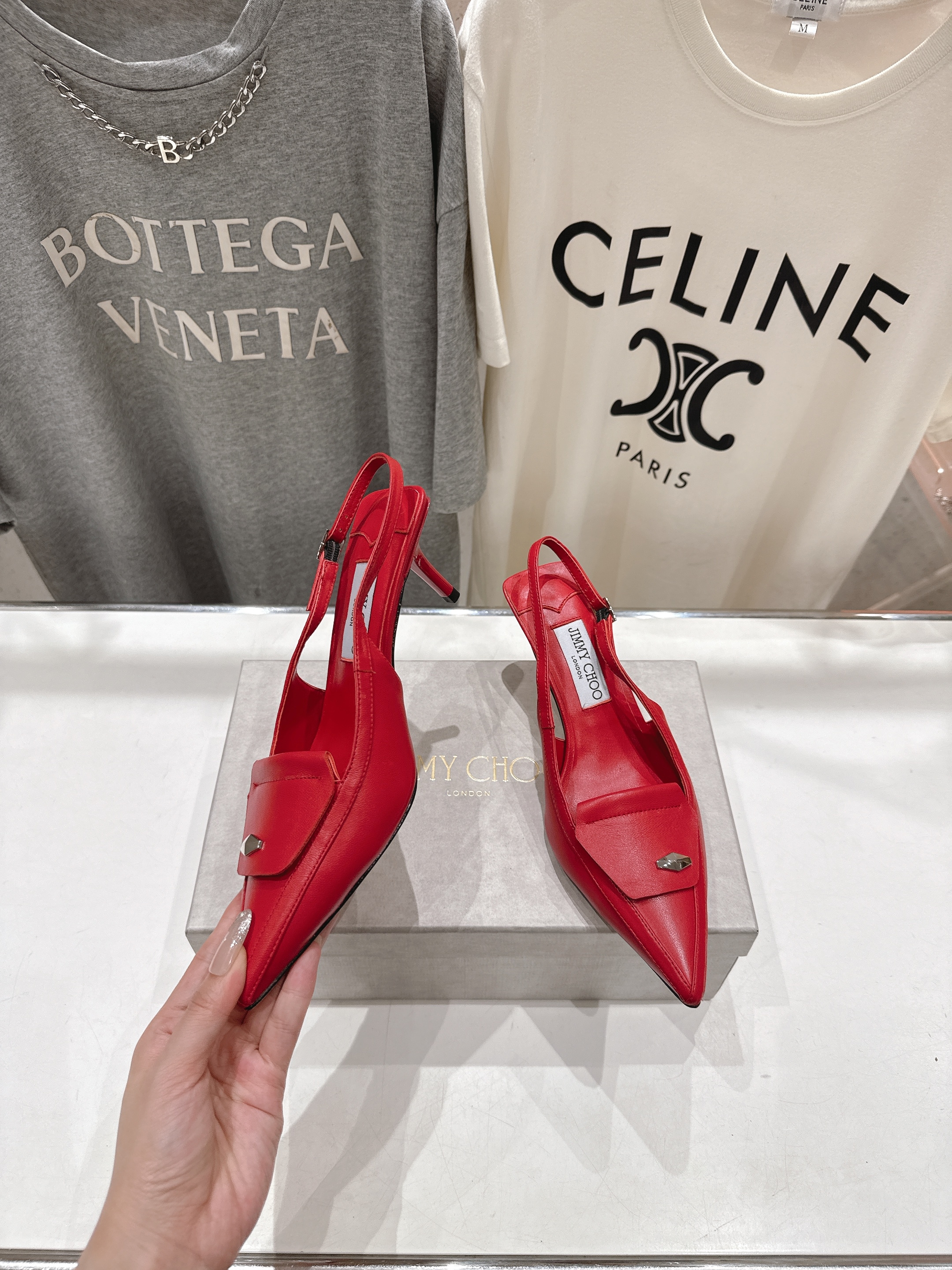 高版本出厂
  JIMMY CHOO｜JC/吉米周2025ss新款简约尖头高跟鞋凉鞋

原版套楦，完美的
