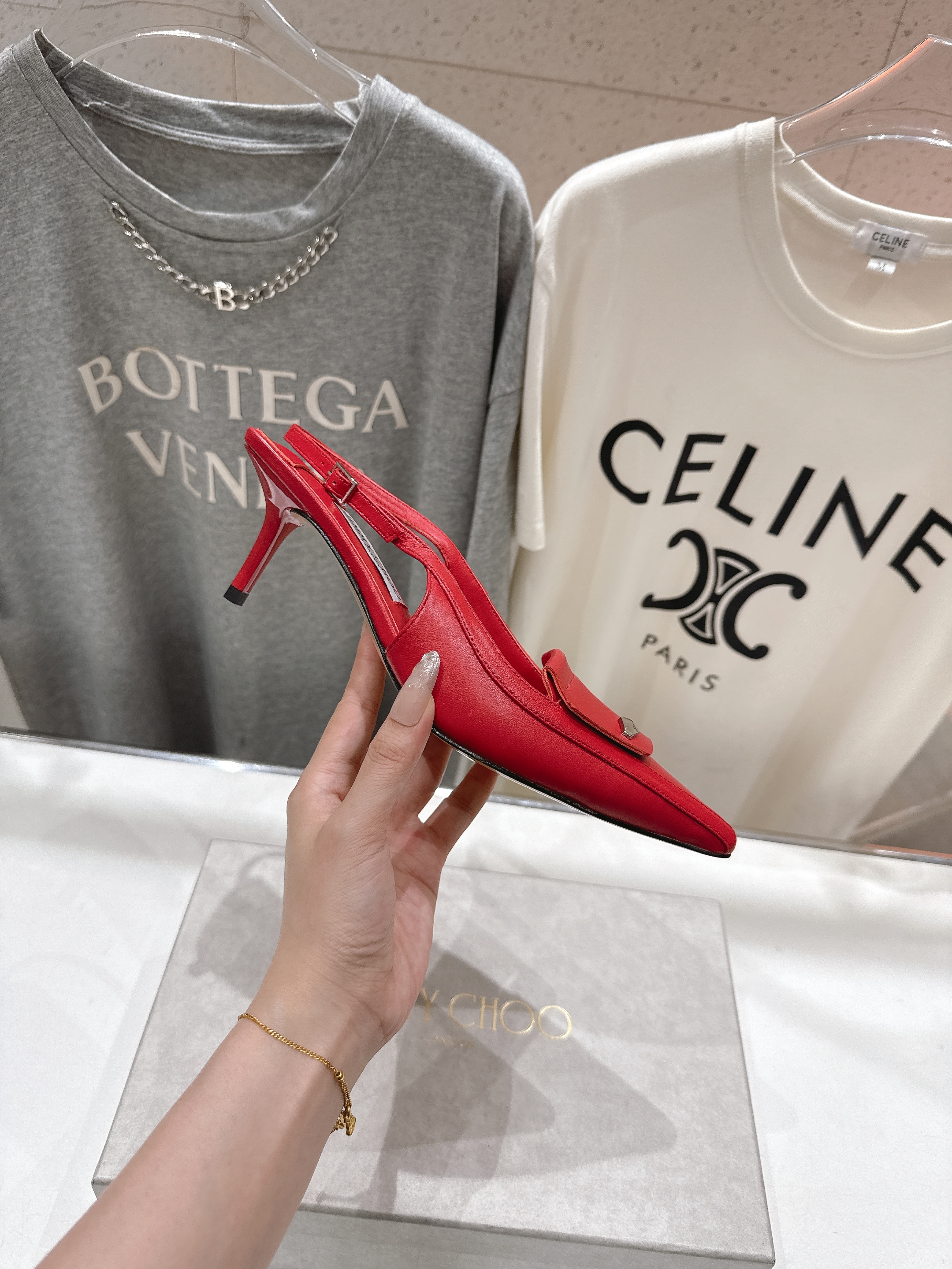 高版本出厂
  JIMMY CHOO｜JC/吉米周2025ss新款简约尖头高跟鞋凉鞋

原版套楦，完美的