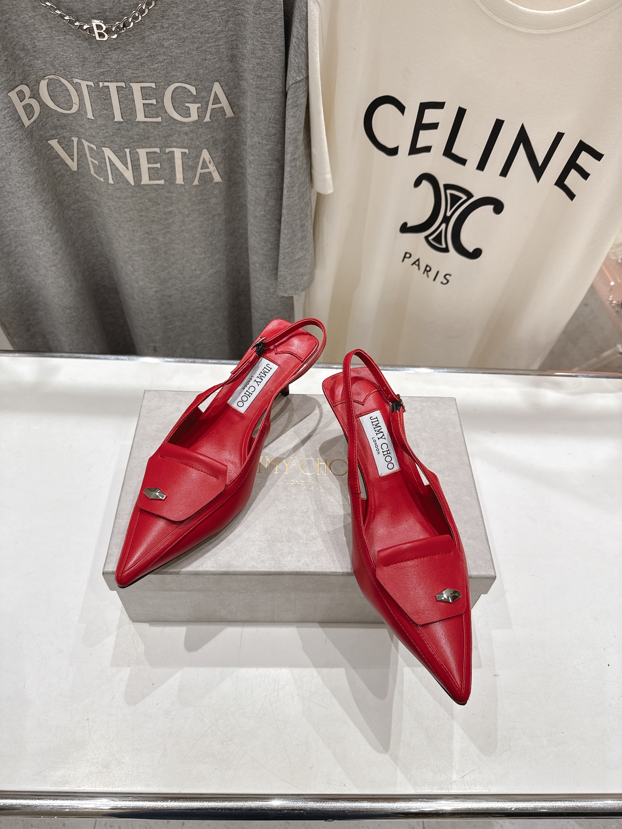 高版本出厂
  JIMMY CHOO｜JC/吉米周2025ss新款简约尖头高跟鞋凉鞋

原版套楦，完美的