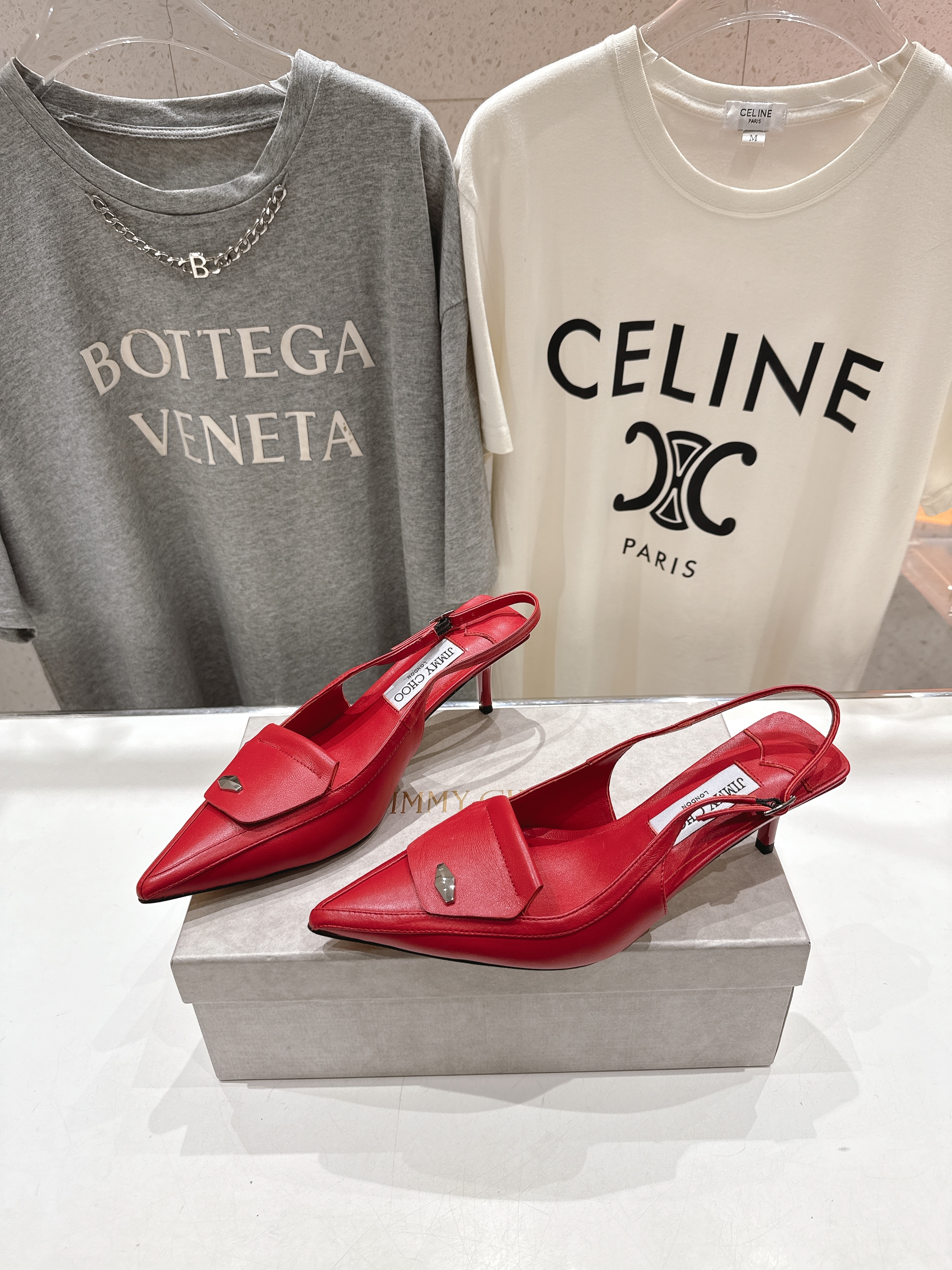 高版本出厂
  JIMMY CHOO｜JC/吉米周2025ss新款简约尖头高跟鞋凉鞋

原版套楦，完美的
