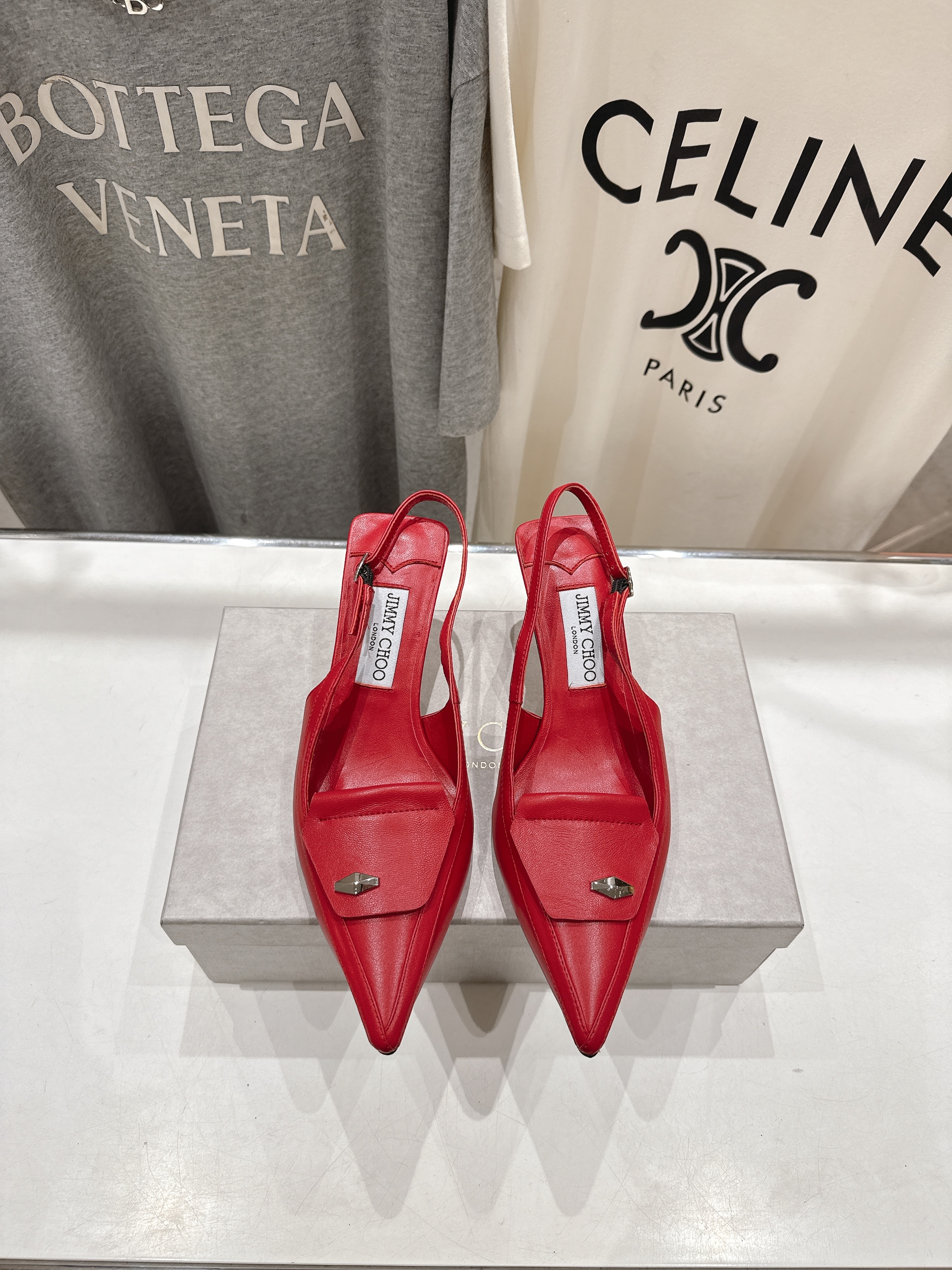 高版本出厂
  JIMMY CHOO｜JC/吉米周2025ss新款简约尖头高跟鞋凉鞋

原版套楦，完美的