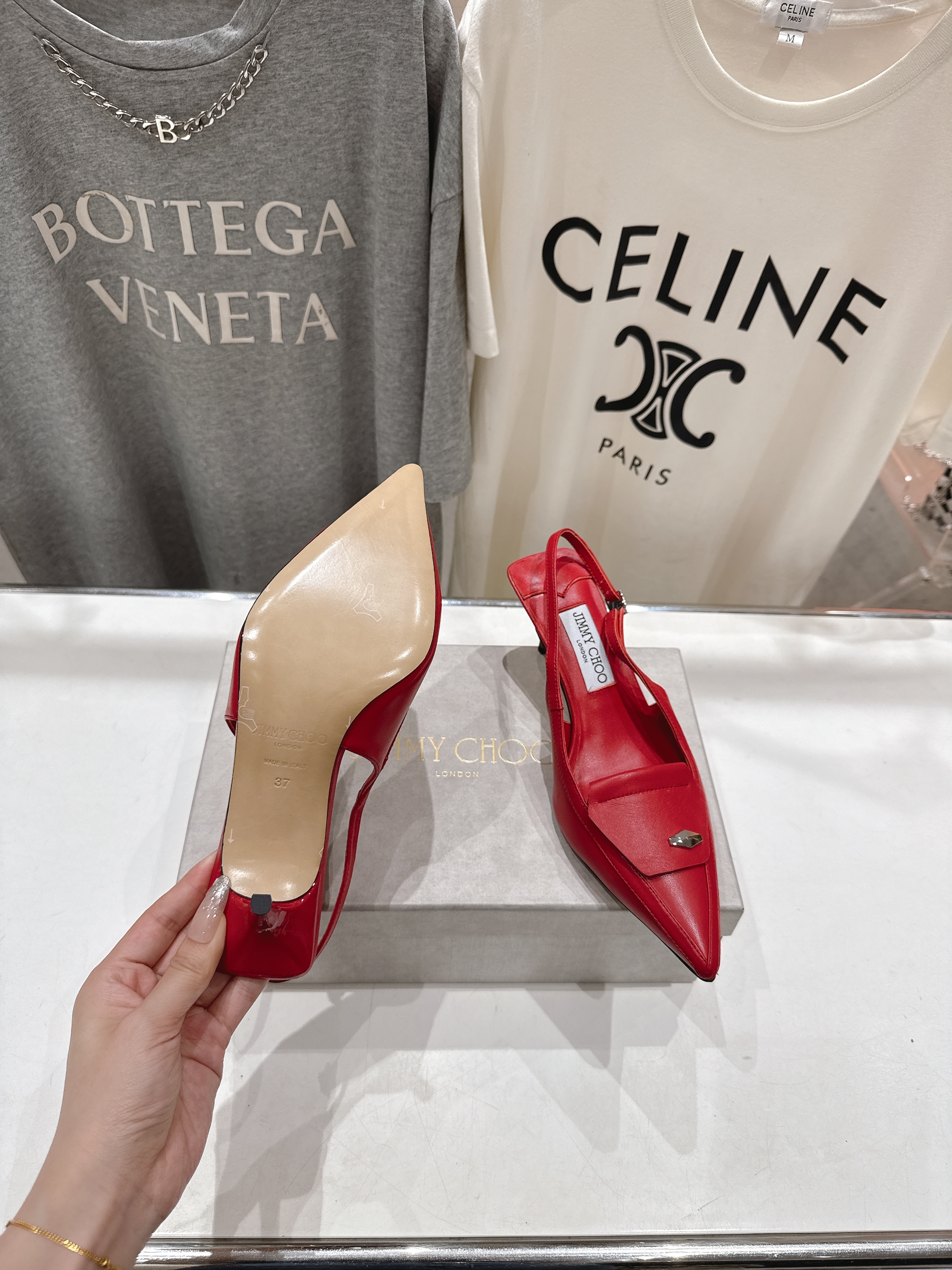 高版本出厂
  JIMMY CHOO｜JC/吉米周2025ss新款简约尖头高跟鞋凉鞋

原版套楦，完美的