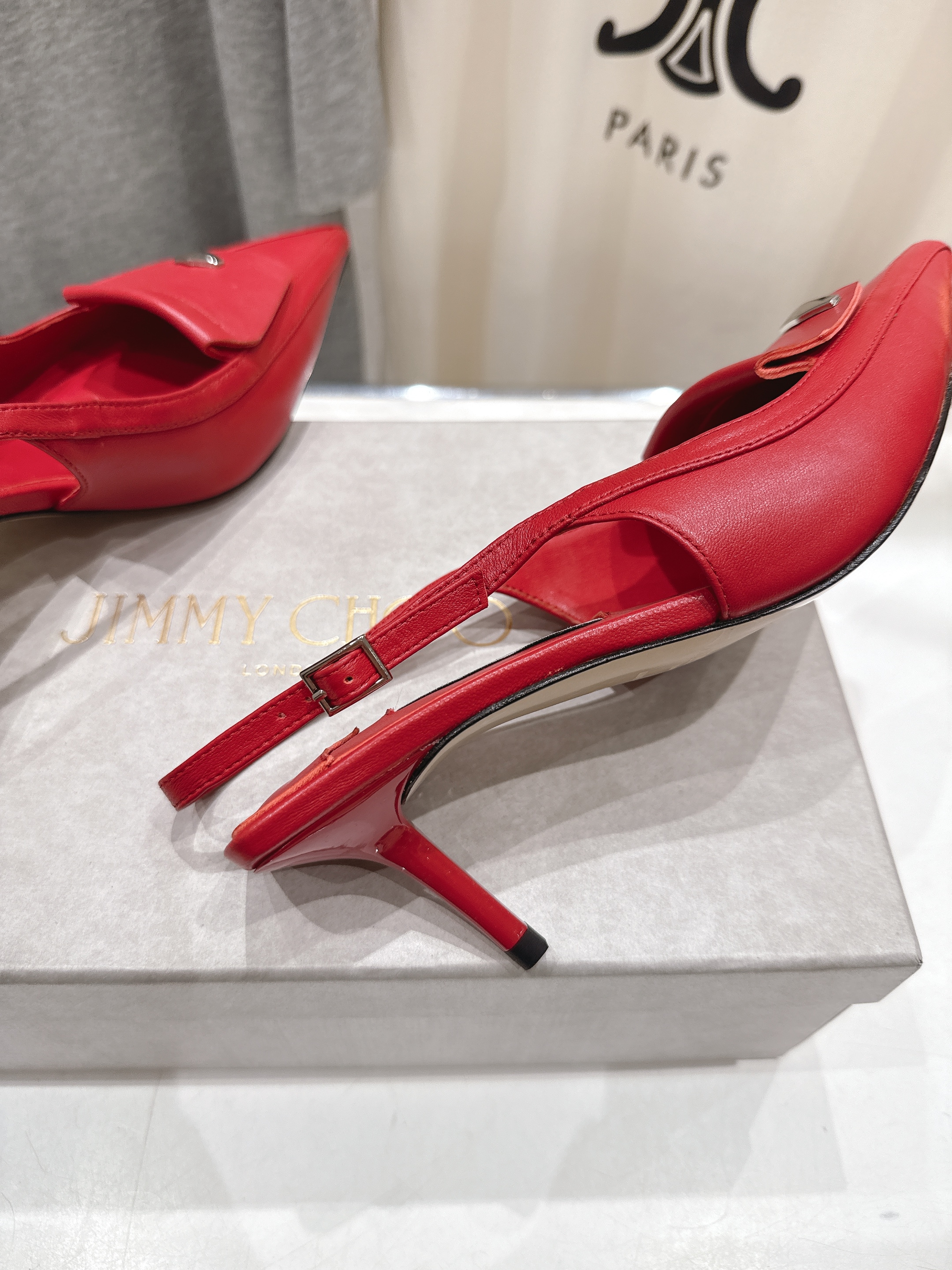 高版本出厂
  JIMMY CHOO｜JC/吉米周2025ss新款简约尖头高跟鞋凉鞋

原版套楦，完美的