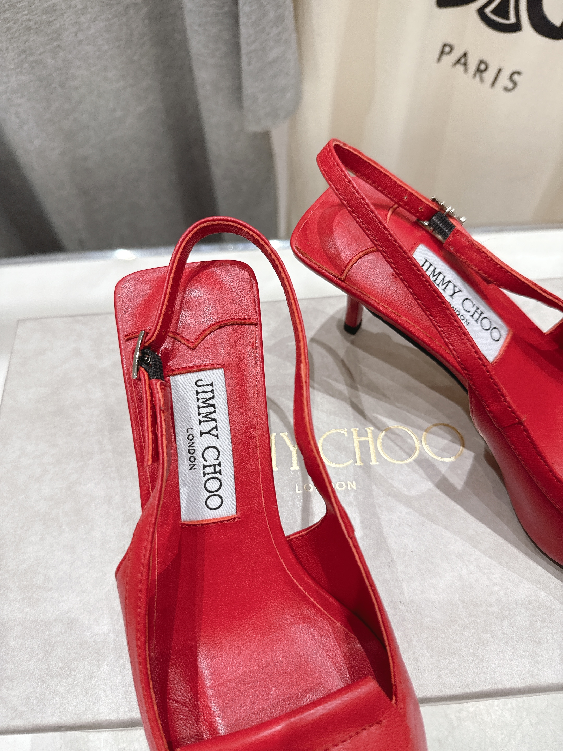 高版本出厂
  JIMMY CHOO｜JC/吉米周2025ss新款简约尖头高跟鞋凉鞋

原版套楦，完美的