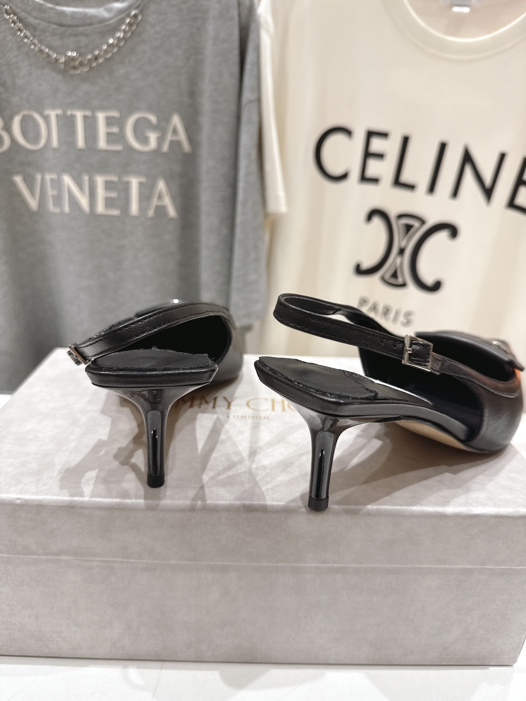 高版本出厂
  JIMMY CHOO*｜JC/吉米周2025ss新款简约尖头高跟鞋凉鞋

原版套楦，完美