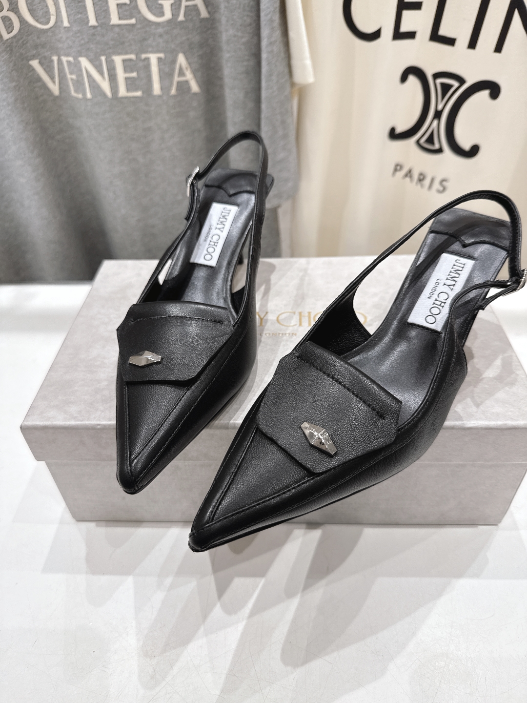 高版本出厂
  JIMMY CHOO*｜JC/吉米周2025ss新款简约尖头高跟鞋凉鞋

原版套楦，完美