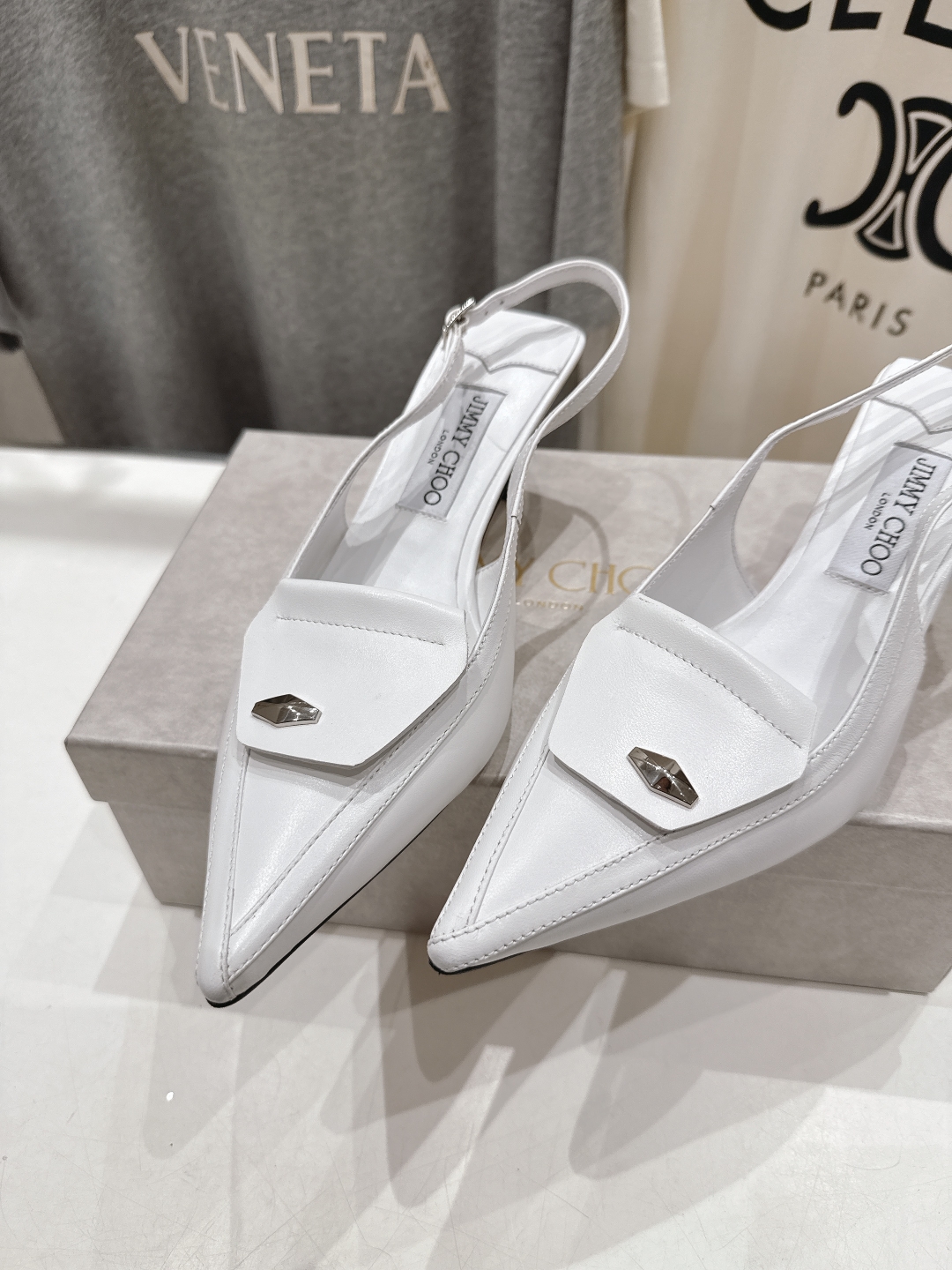 高版本出厂
  JIMMY CHOO*｜JC/吉米周2025ss新款简约尖头高跟鞋凉鞋

原版套楦，完美