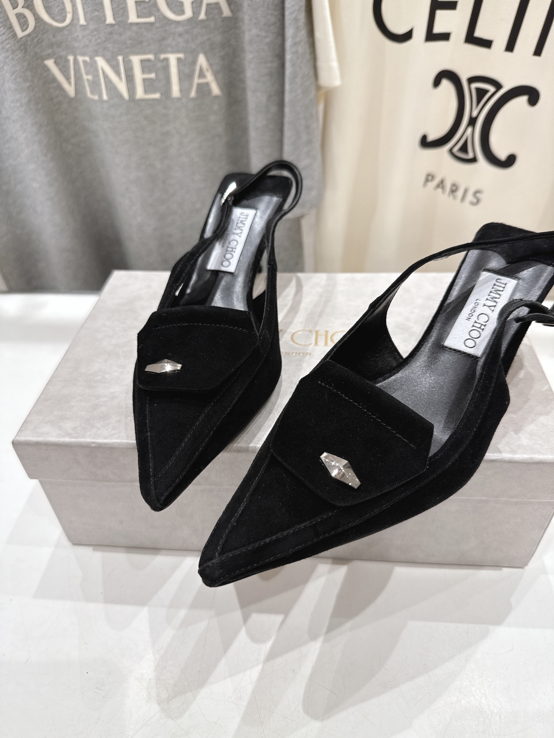 高版本出厂
  JIMMY CHOO｜JC/吉米周2025ss新款简约尖头高跟鞋凉鞋

原版套楦，完美的