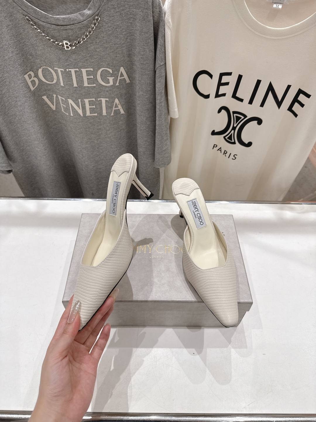 高版本出厂
  JIMMY CHOO*｜JC/吉米周2025ss新款简约尖头高跟鞋半包拖鞋

原版套楦，