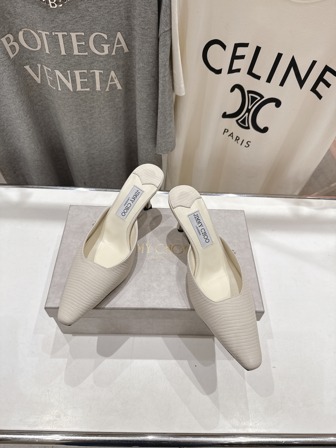 高版本出厂
  JIMMY CHOO*｜JC/吉米周2025ss新款简约尖头高跟鞋半包拖鞋

原版套楦，