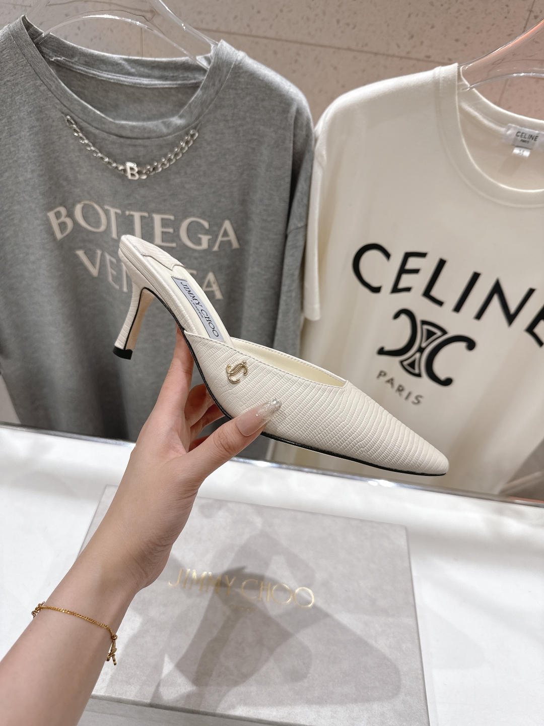 高版本出厂
  JIMMY CHOO*｜JC/吉米周2025ss新款简约尖头高跟鞋半包拖鞋

原版套楦，
