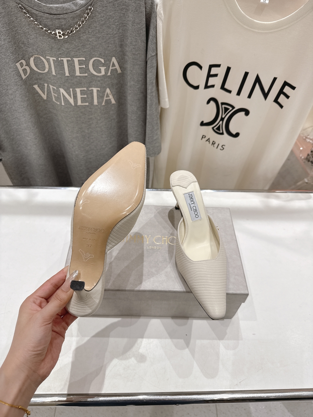 高版本出厂
  JIMMY CHOO*｜JC/吉米周2025ss新款简约尖头高跟鞋半包拖鞋

原版套楦，