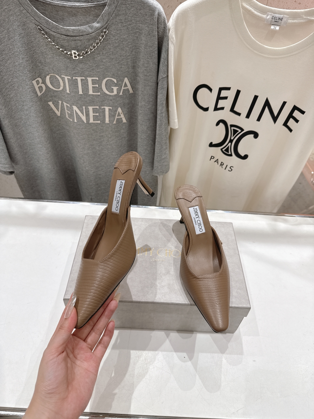 高版本出厂
  JIMMY CHOO*｜JC/吉米周2025ss新款简约尖头高跟鞋半包拖鞋

原版套楦，