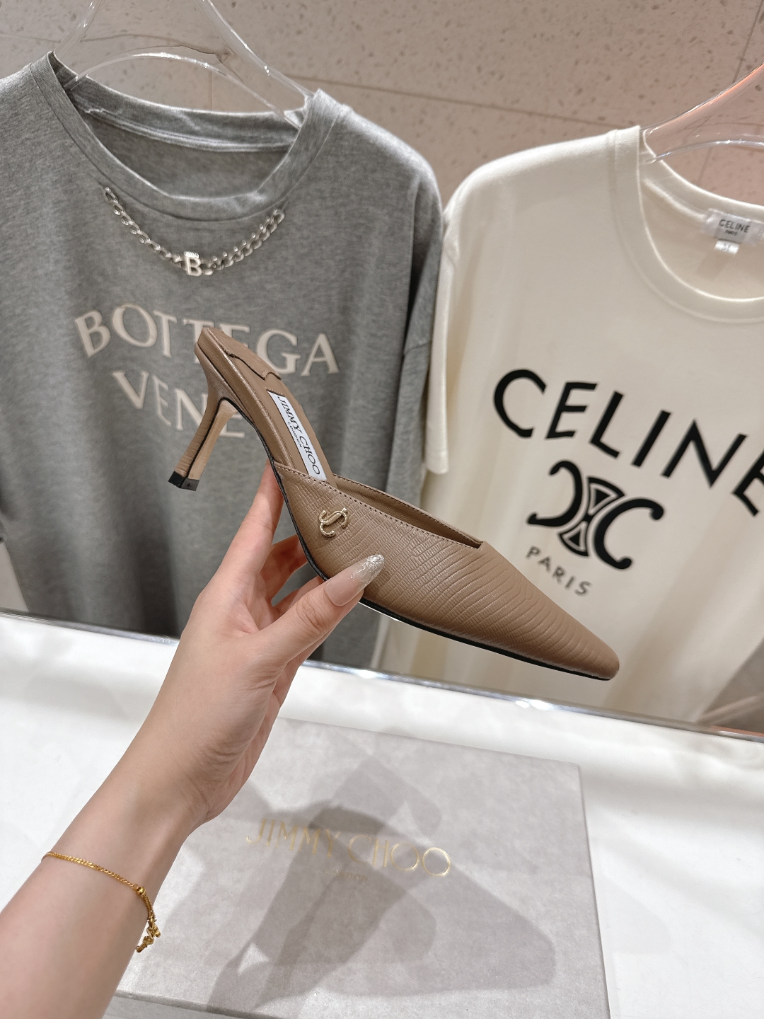 高版本出厂
  JIMMY CHOO*｜JC/吉米周2025ss新款简约尖头高跟鞋半包拖鞋

原版套楦，