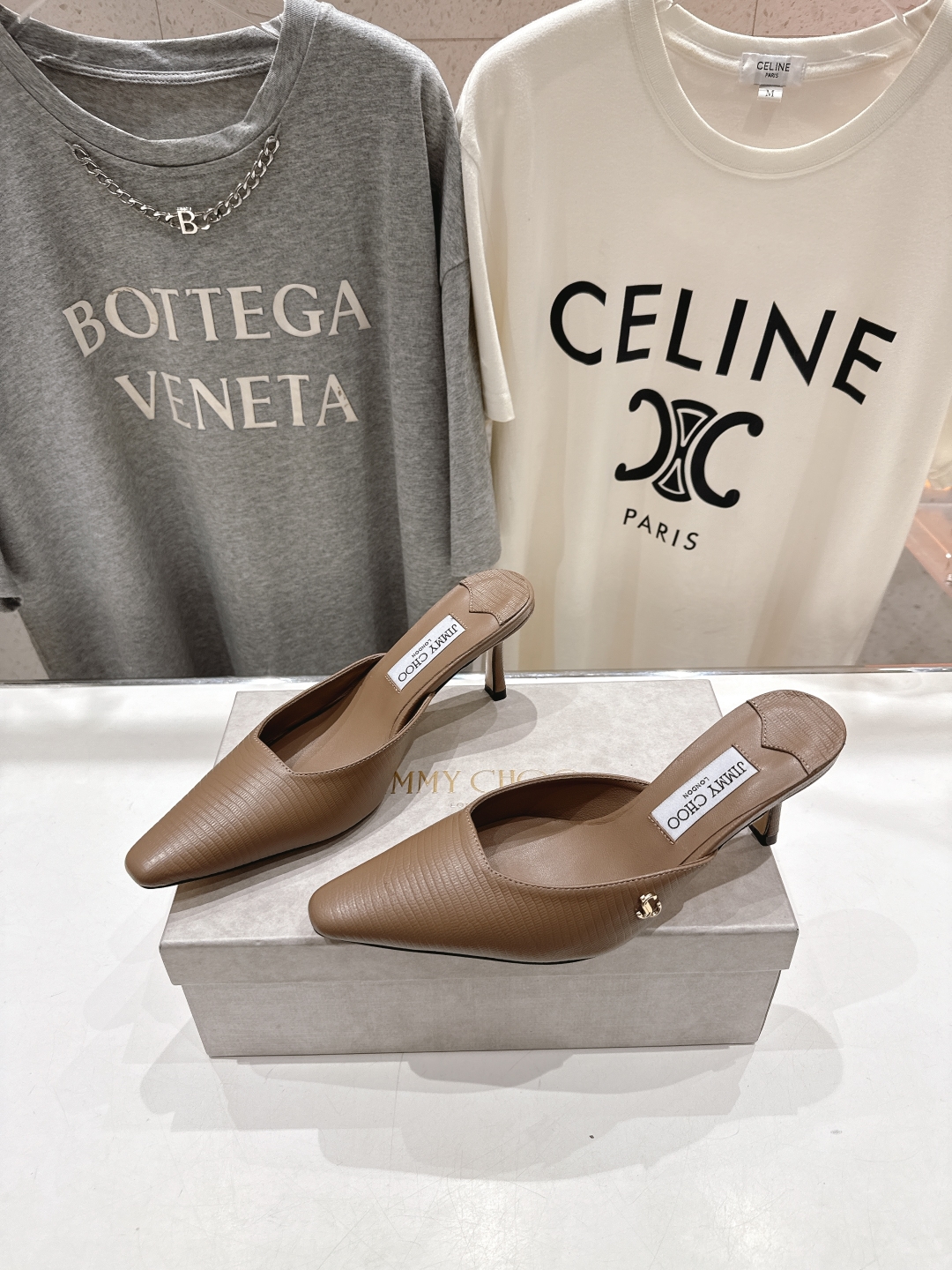 高版本出厂
  JIMMY CHOO*｜JC/吉米周2025ss新款简约尖头高跟鞋半包拖鞋

原版套楦，