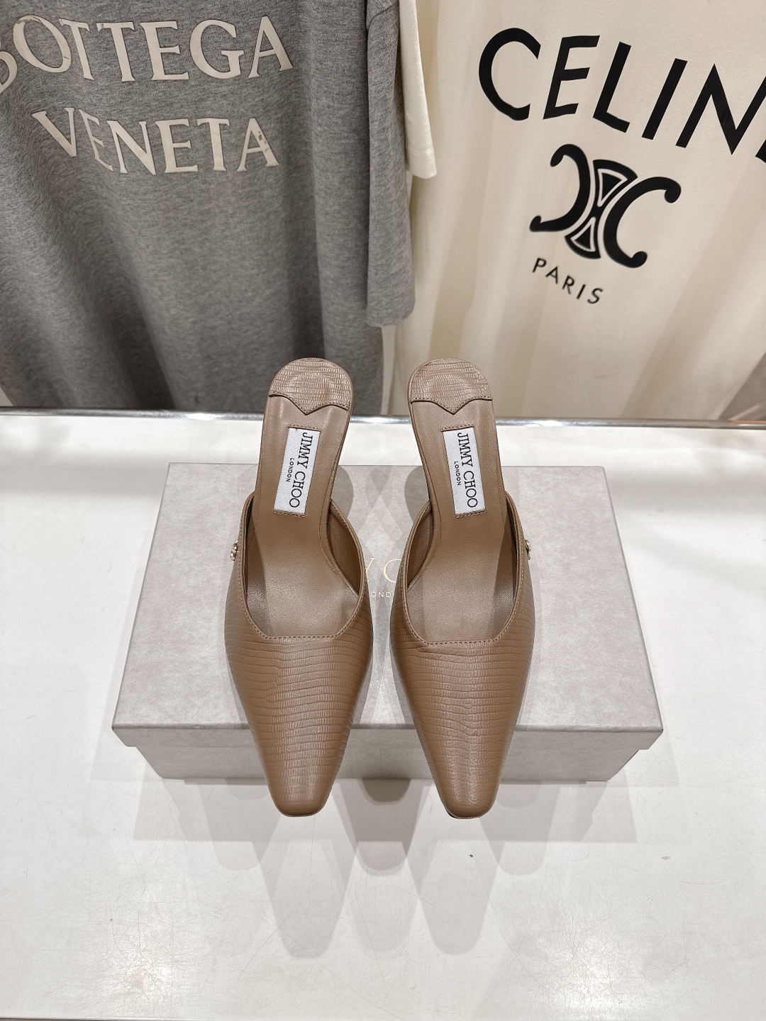 高版本出厂
  JIMMY CHOO*｜JC/吉米周2025ss新款简约尖头高跟鞋半包拖鞋

原版套楦，