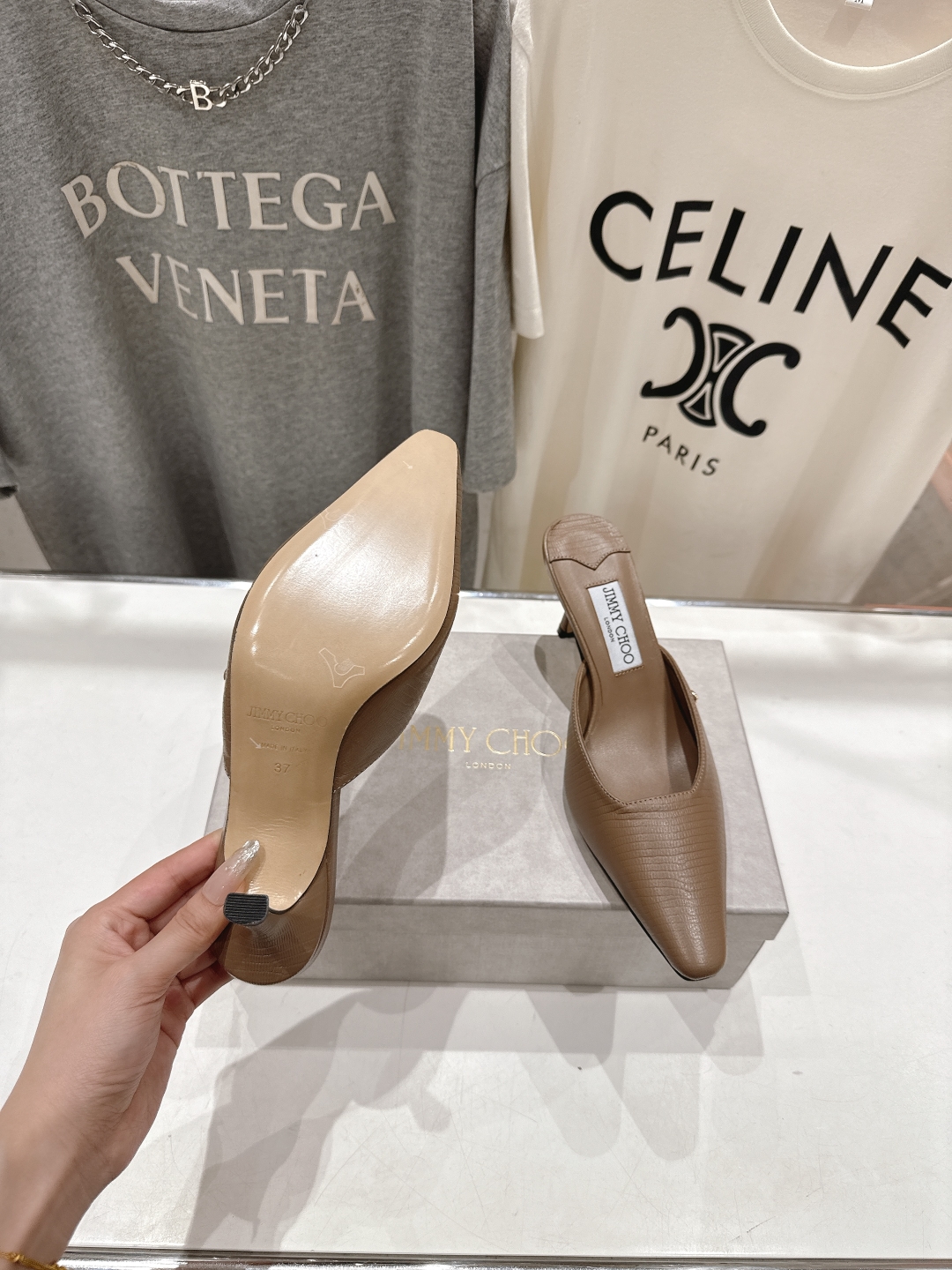 高版本出厂
  JIMMY CHOO*｜JC/吉米周2025ss新款简约尖头高跟鞋半包拖鞋

原版套楦，