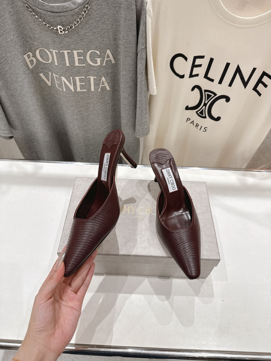 高版本出厂
  JIMMY CHOO*｜JC/吉米周2025ss新款简约尖头高跟鞋半包拖鞋

原版套楦，