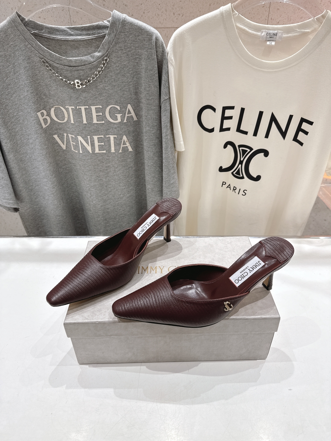 高版本出厂
  JIMMY CHOO*｜JC/吉米周2025ss新款简约尖头高跟鞋半包拖鞋

原版套楦，