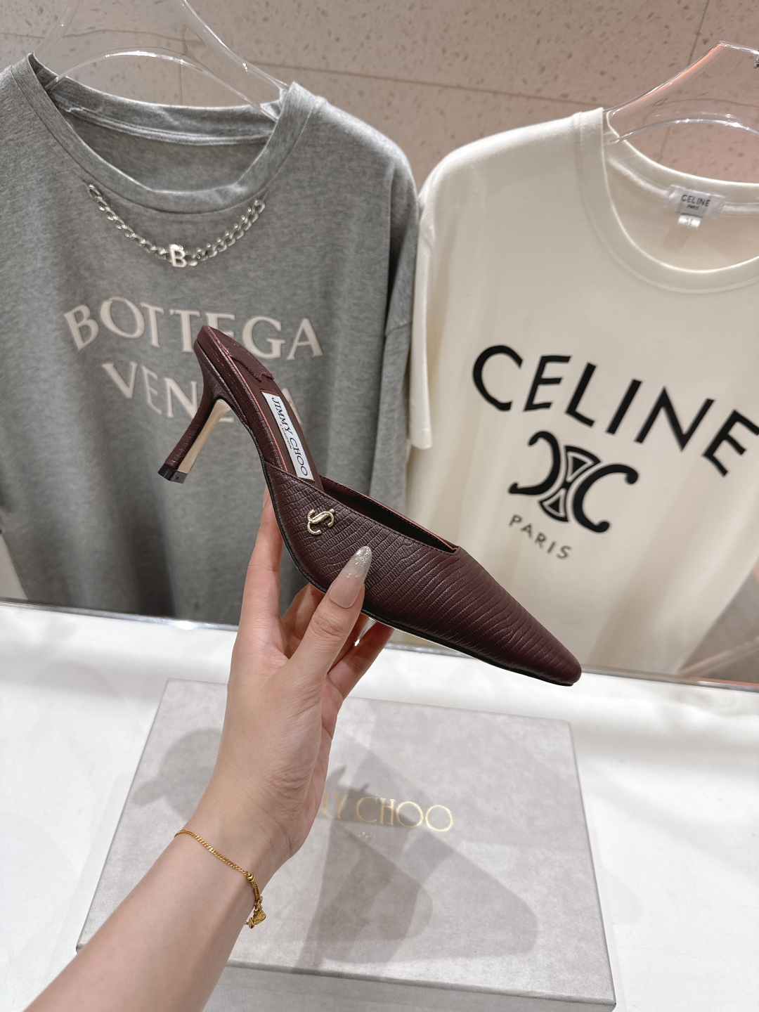 高版本出厂
  JIMMY CHOO*｜JC/吉米周2025ss新款简约尖头高跟鞋半包拖鞋

原版套楦，