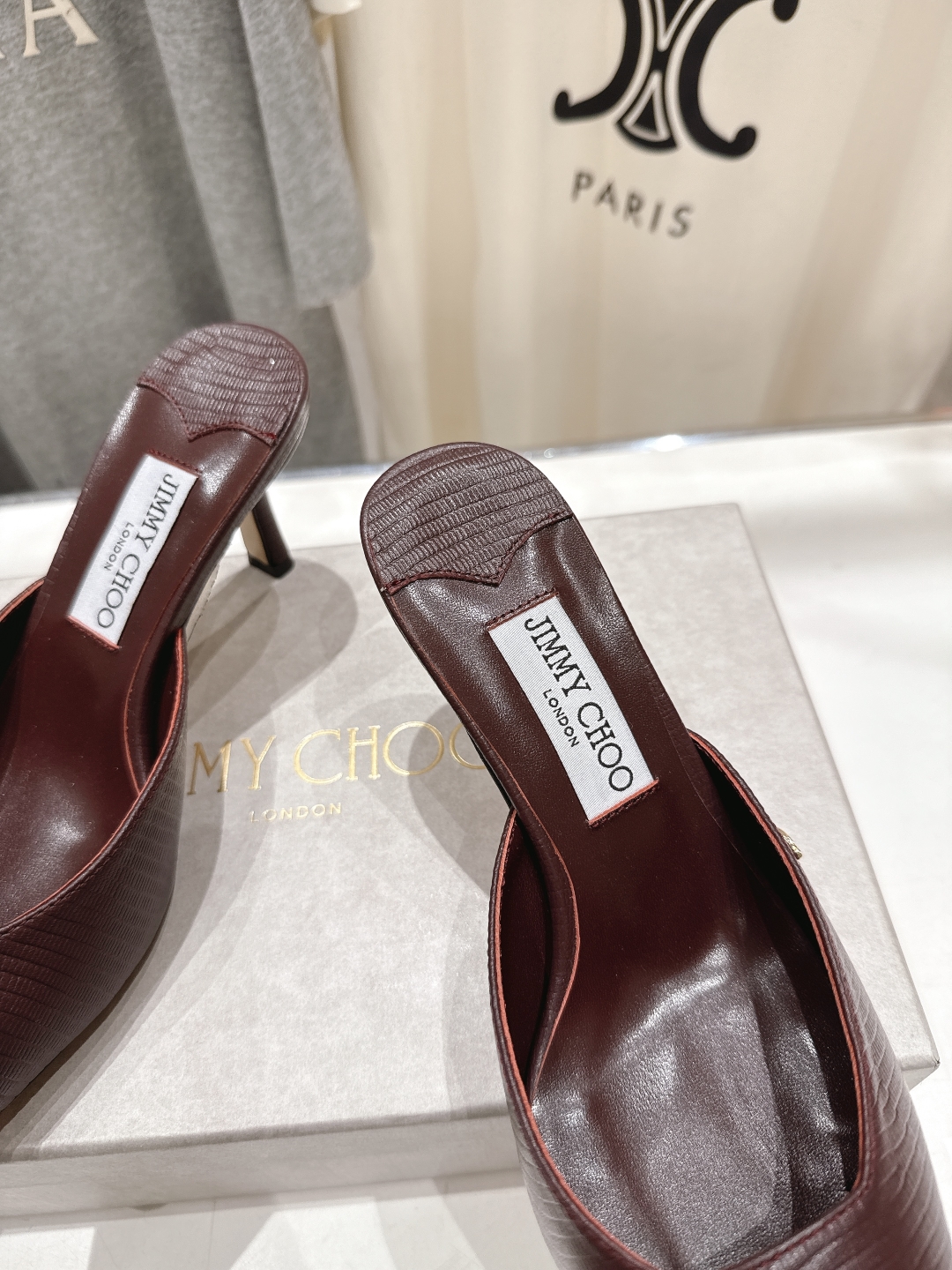 高版本出厂
  JIMMY CHOO*｜JC/吉米周2025ss新款简约尖头高跟鞋半包拖鞋

原版套楦，