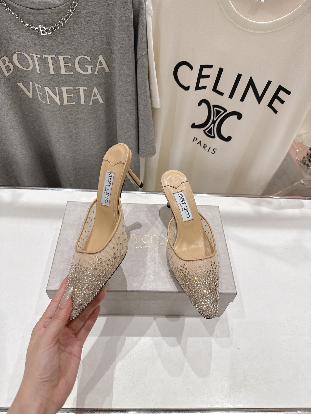 高版本出厂
  JIMMY CHOO*｜JC/吉米周2025ss新款简约烫钻高跟鞋拖鞋

原版套楦，完美