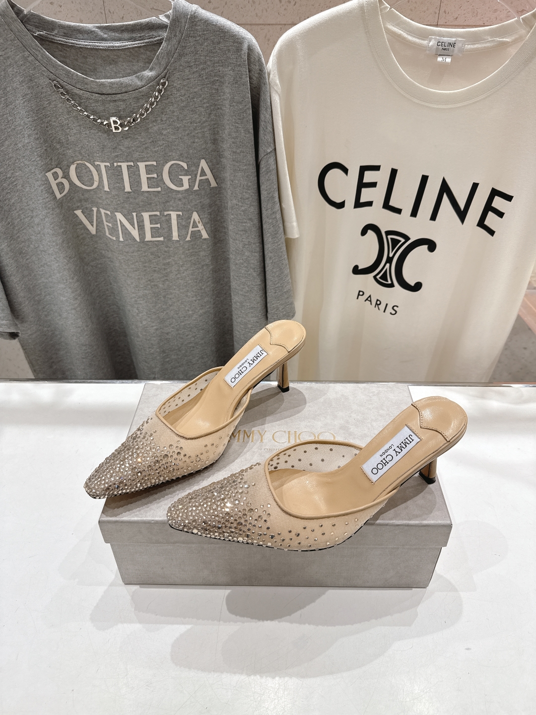 高版本出厂
  JIMMY CHOO*｜JC/吉米周2025ss新款简约烫钻高跟鞋拖鞋

原版套楦，完美