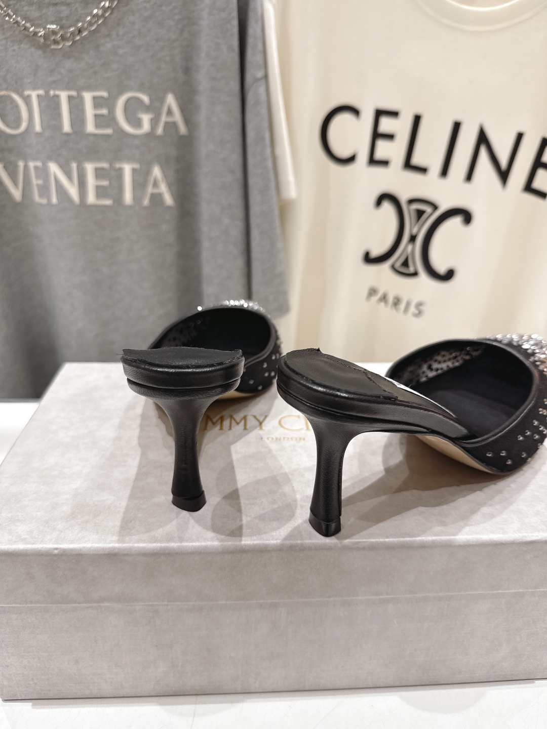 高版本出厂
  JIMMY CHOO*｜JC/吉米周2025ss新款简约烫钻高跟鞋拖鞋

原版套楦，完美