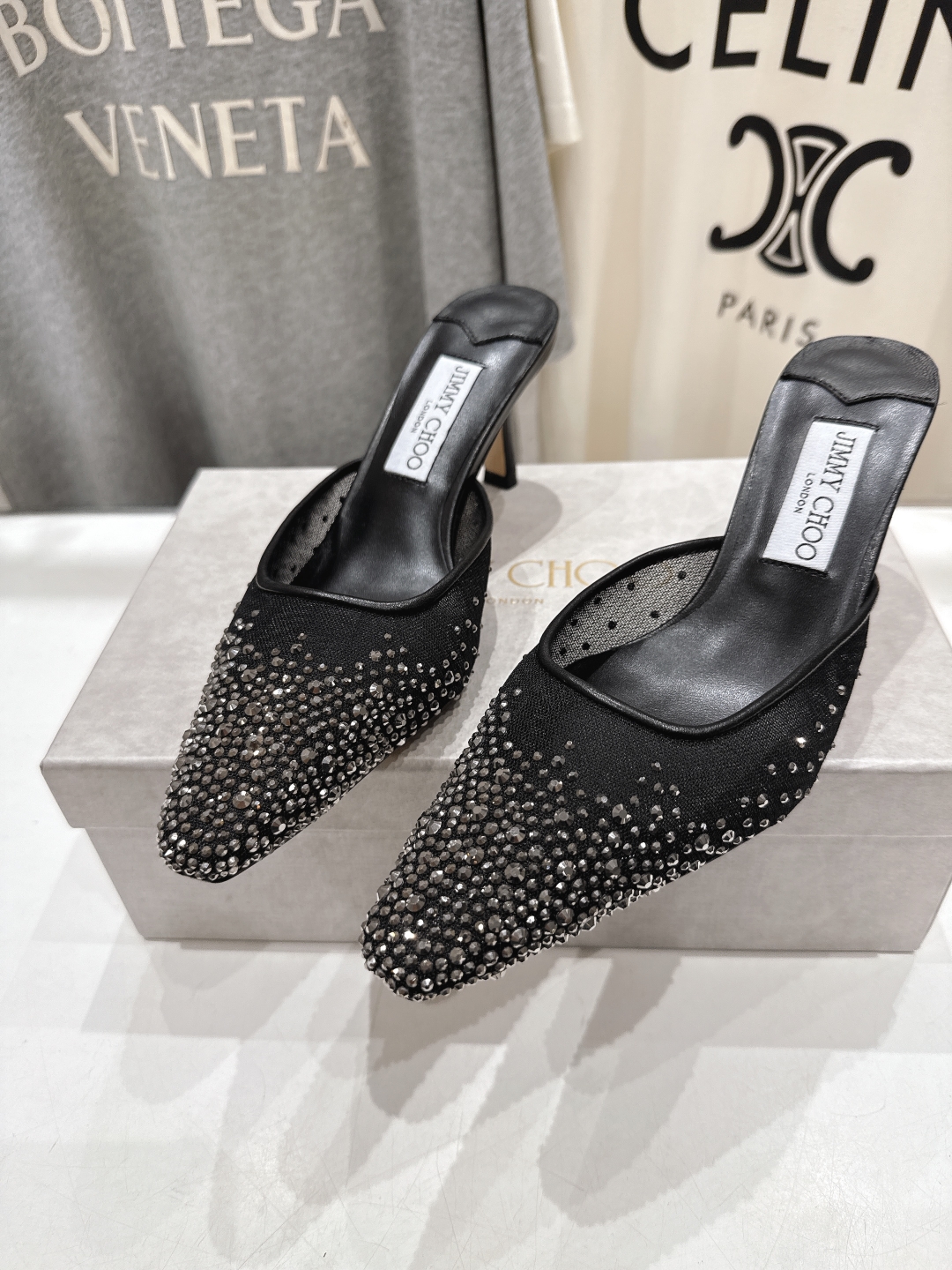高版本出厂
  JIMMY CHOO*｜JC/吉米周2025ss新款简约烫钻高跟鞋拖鞋

原版套楦，完美