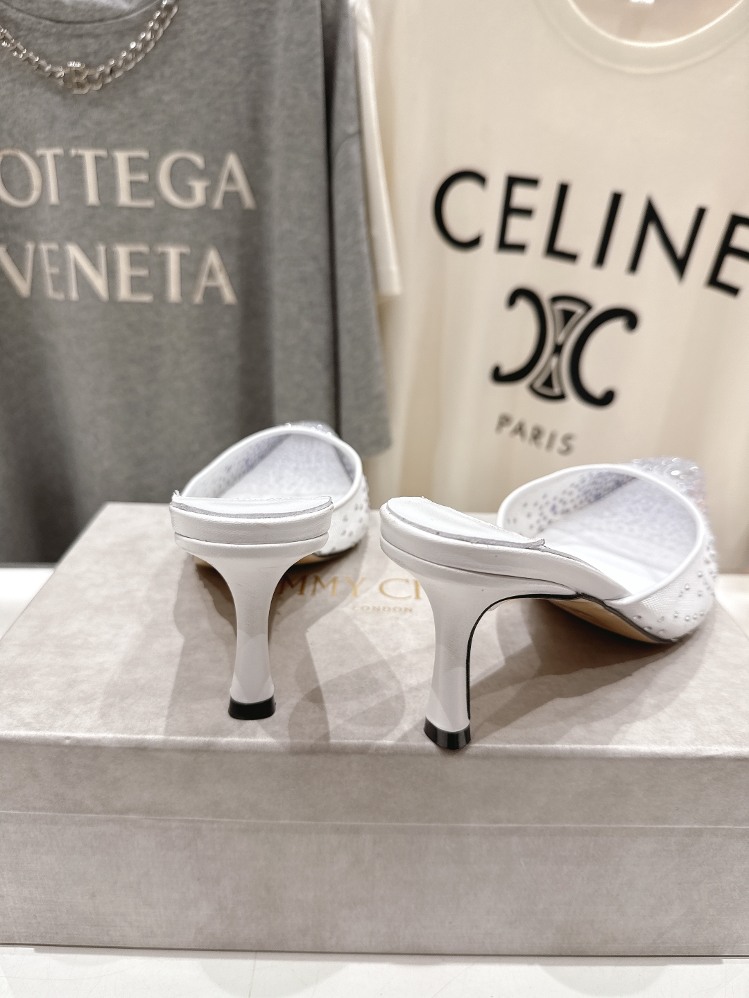 高版本出厂
  JIMMY CHOO*｜JC/吉米周2025ss新款简约烫钻高跟鞋拖鞋

原版套楦，完美