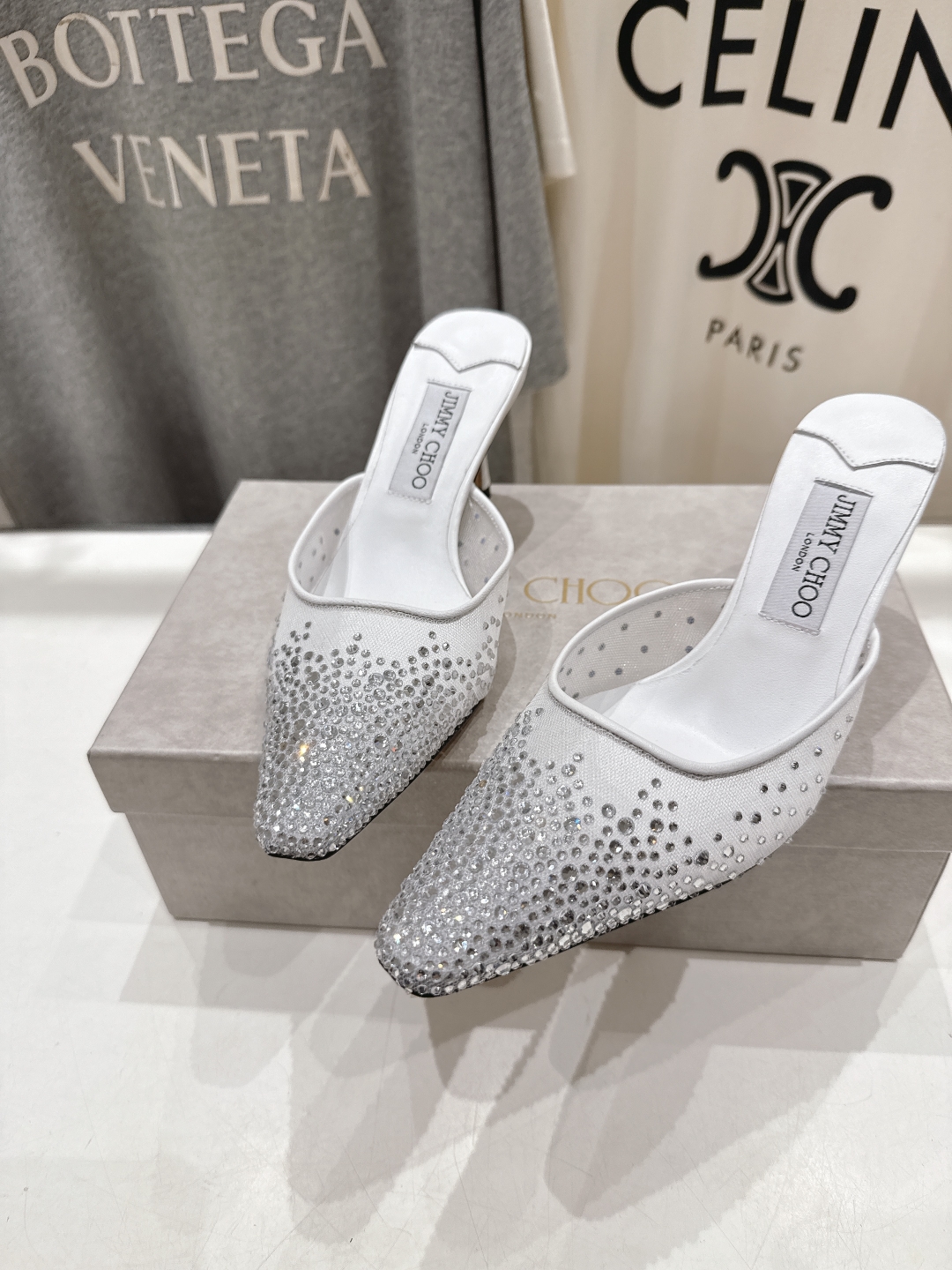 高版本出厂
  JIMMY CHOO*｜JC/吉米周2025ss新款简约烫钻高跟鞋拖鞋

原版套楦，完美