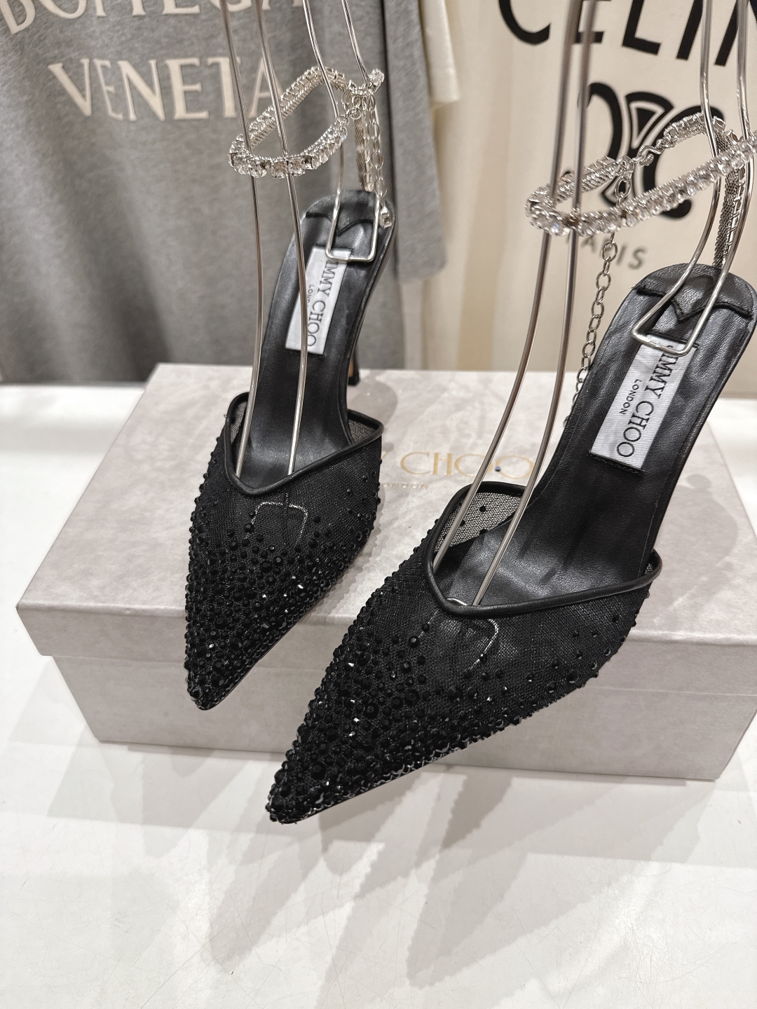 高版本出厂
  JIMMY CHOO*｜JC/吉米周2025ss新款简约烫钻高跟鞋凉鞋

原版套楦，完美