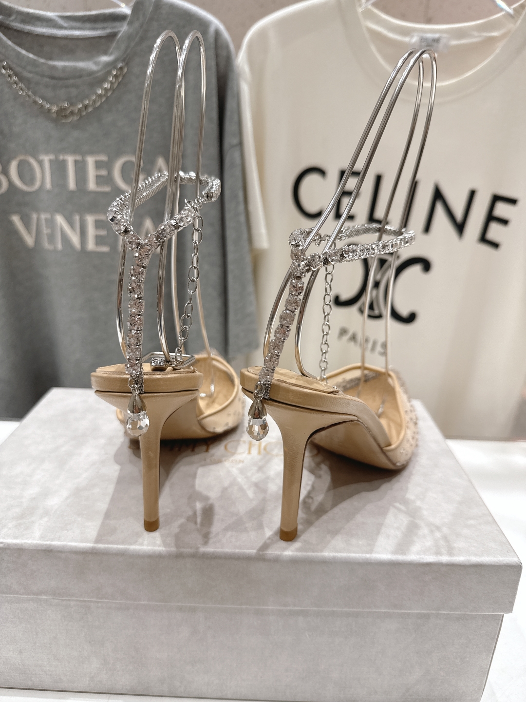 高版本出厂
  JIMMY CHOO*｜JC/吉米周2025ss新款简约烫钻高跟鞋凉鞋

原版套楦，完美