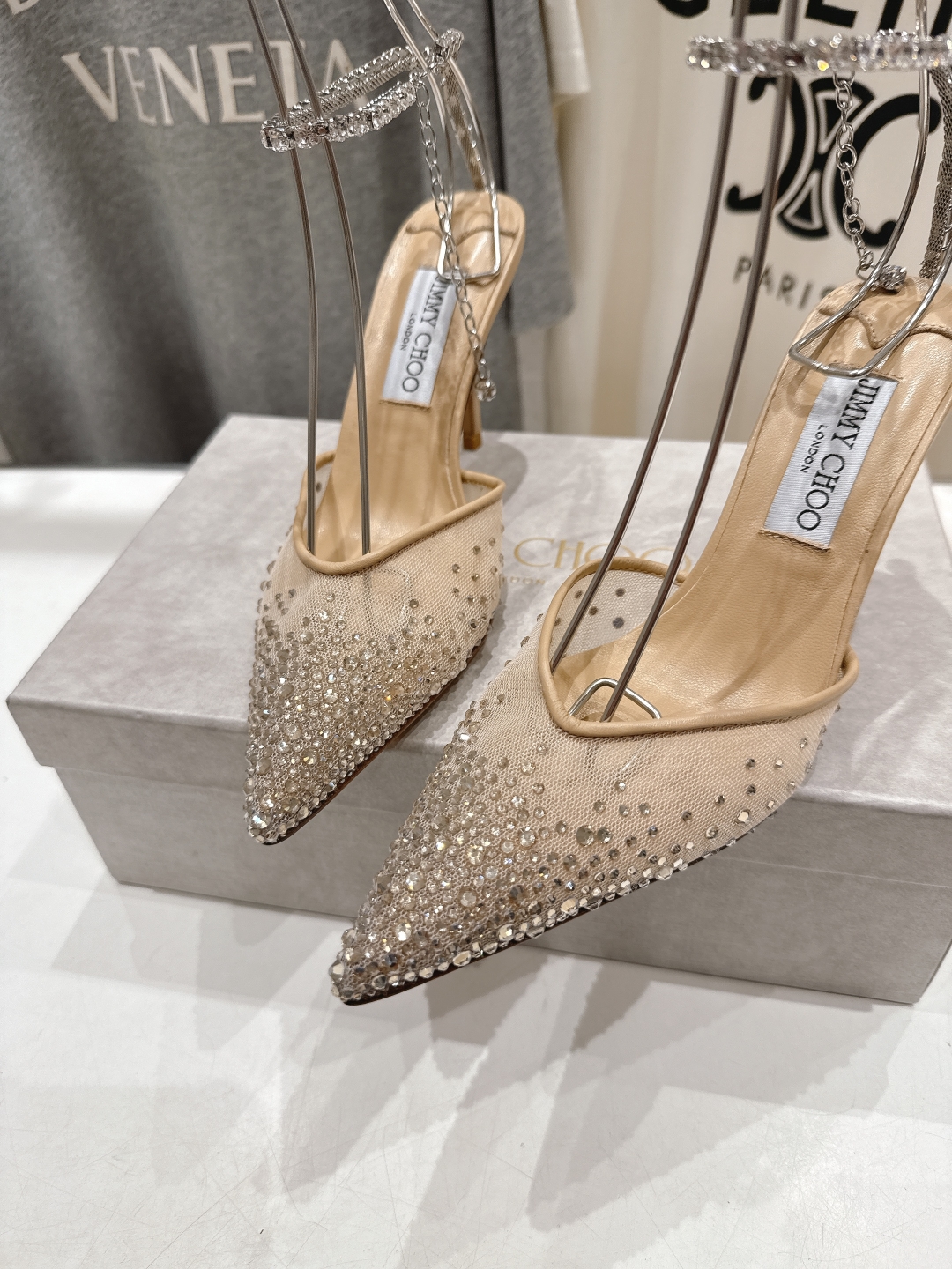 高版本出厂
  JIMMY CHOO*｜JC/吉米周2025ss新款简约烫钻高跟鞋凉鞋

原版套楦，完美