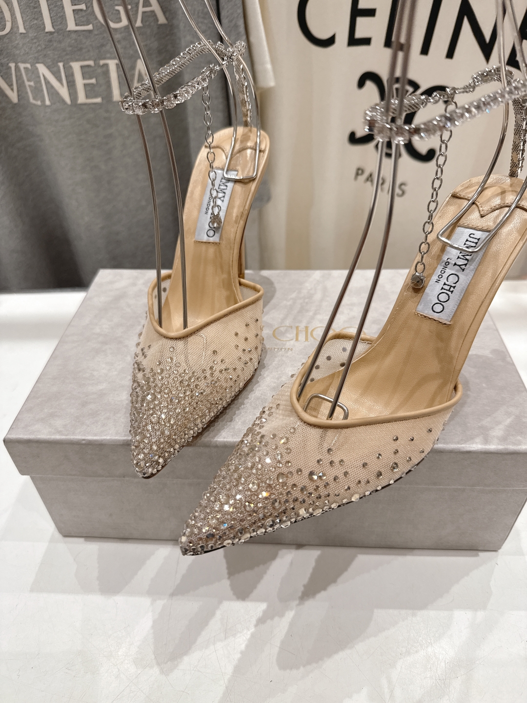 高版本出厂
  JIMMY CHOO*｜JC/吉米周2025ss新款简约烫钻高跟鞋凉鞋

原版套楦，完美