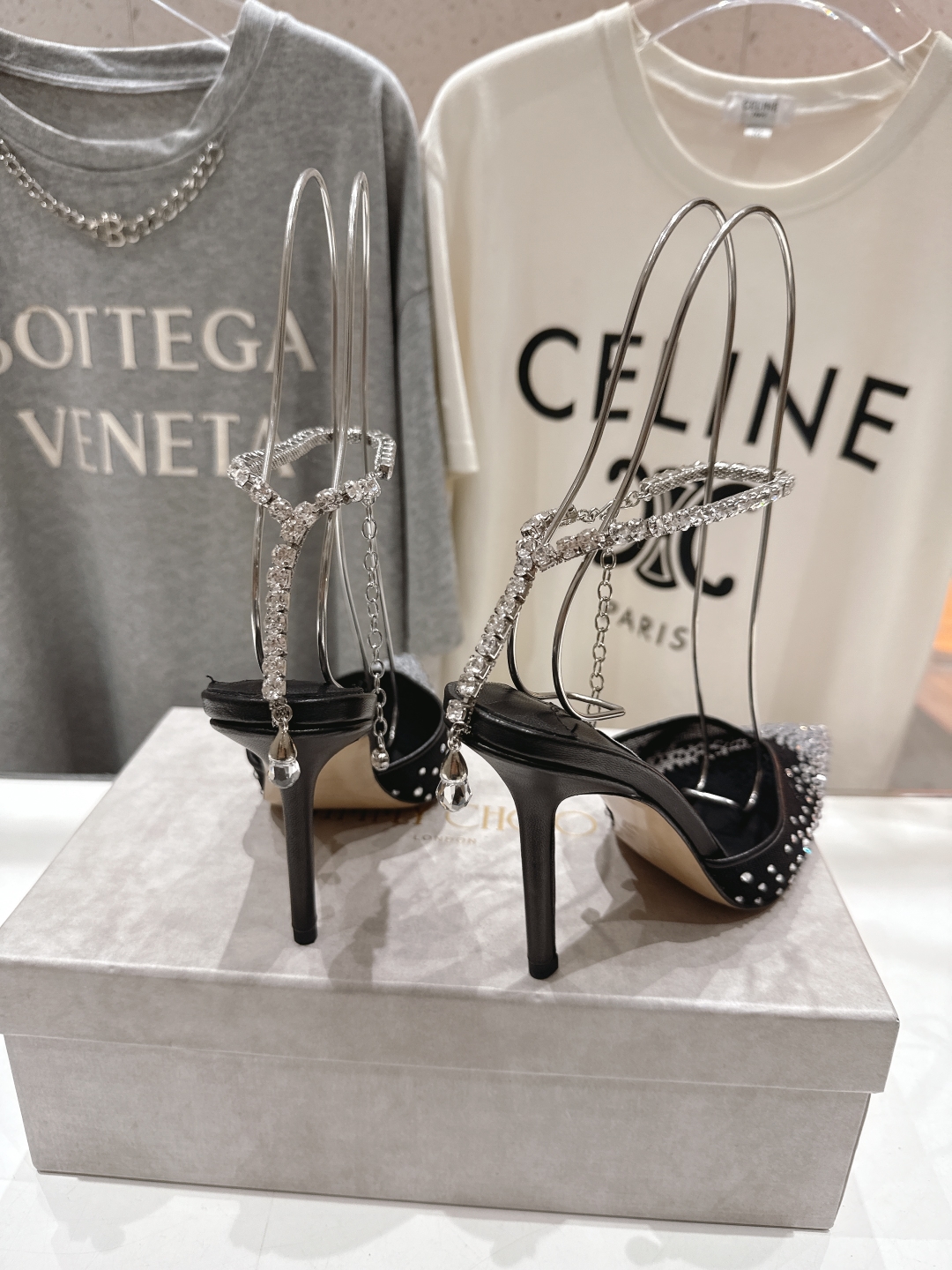 高版本出厂
  JIMMY CHOO*｜JC/吉米周2025ss新款简约烫钻高跟鞋凉鞋

原版套楦，完美
