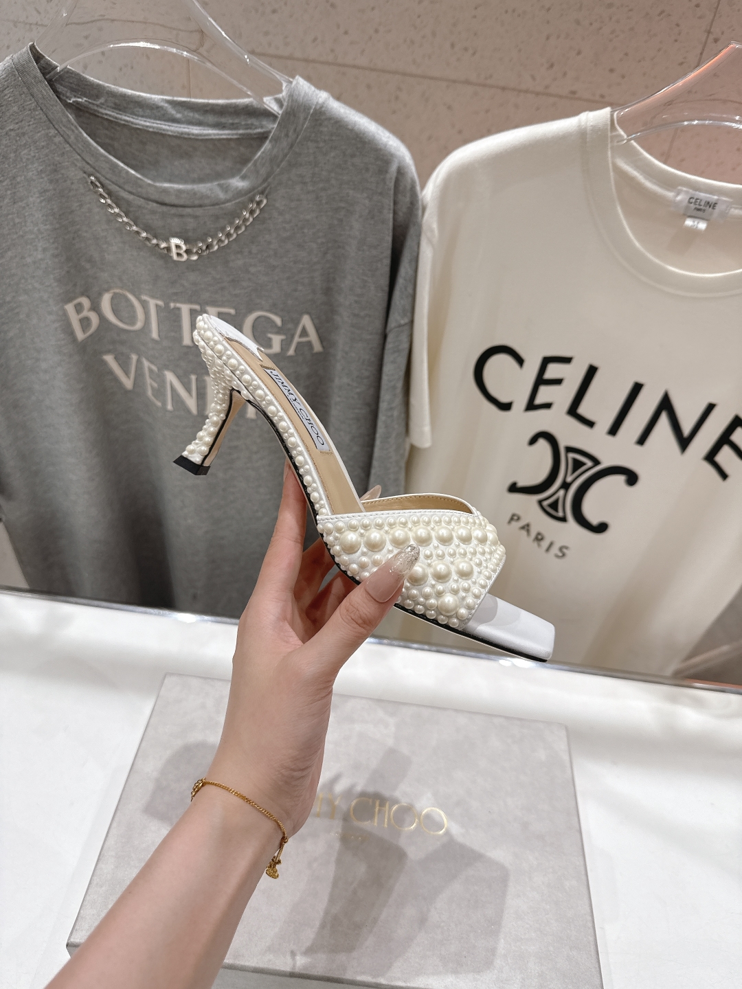 高版本出厂
  JIMMY CHOO*｜JC/吉米周2025ss春夏新款简约珍珠高跟鞋拖鞋

原版套楦，