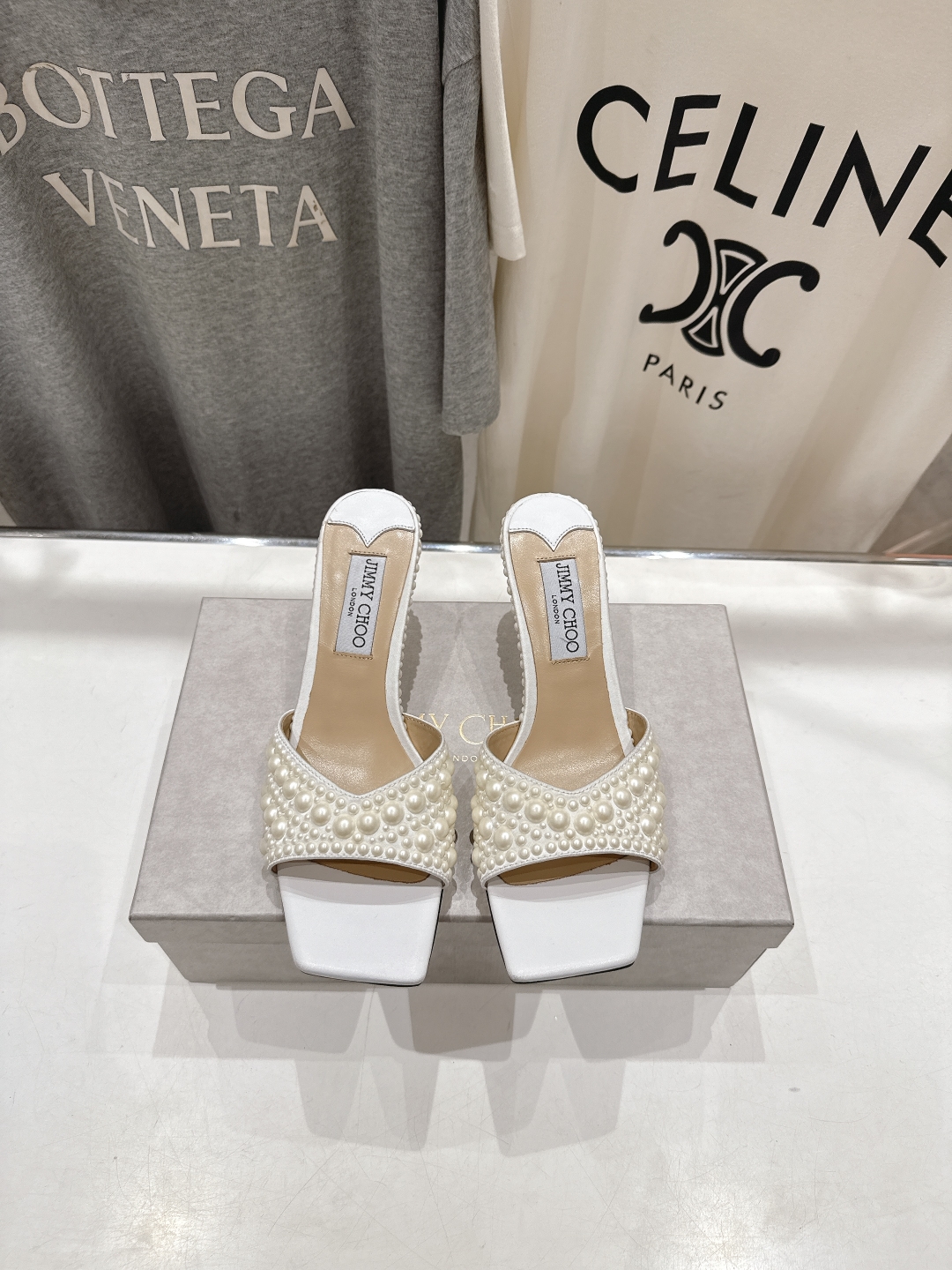 高版本出厂
  JIMMY CHOO*｜JC/吉米周2025ss春夏新款简约珍珠高跟鞋拖鞋

原版套楦，