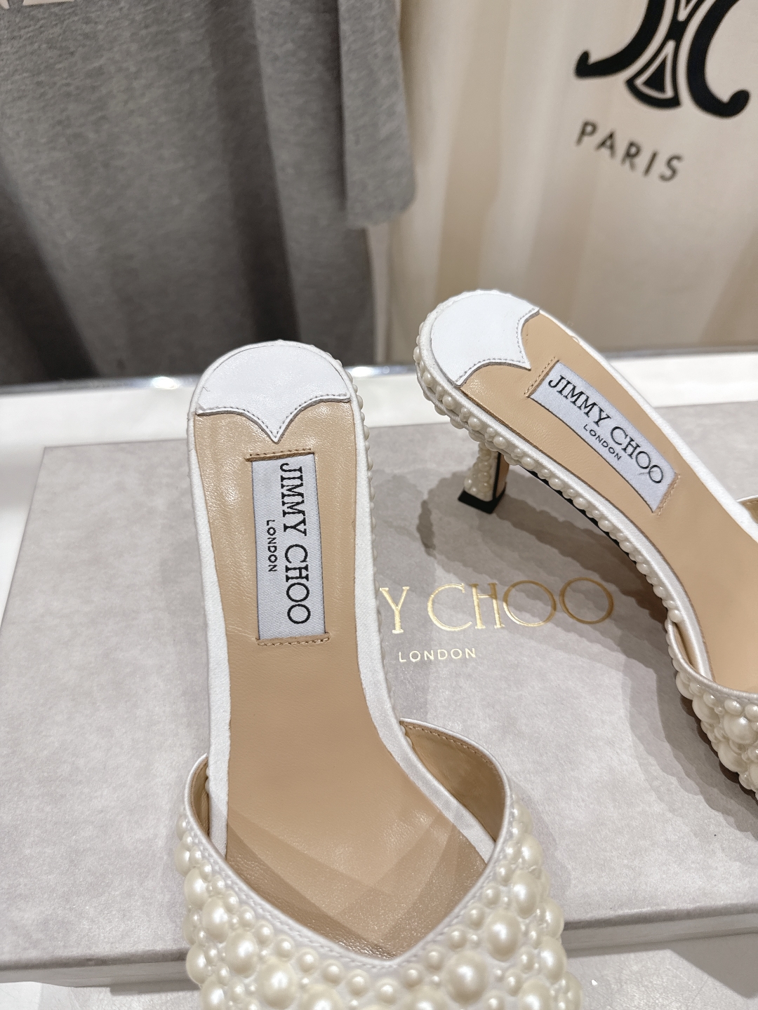 高版本出厂
  JIMMY CHOO*｜JC/吉米周2025ss春夏新款简约珍珠高跟鞋拖鞋

原版套楦，