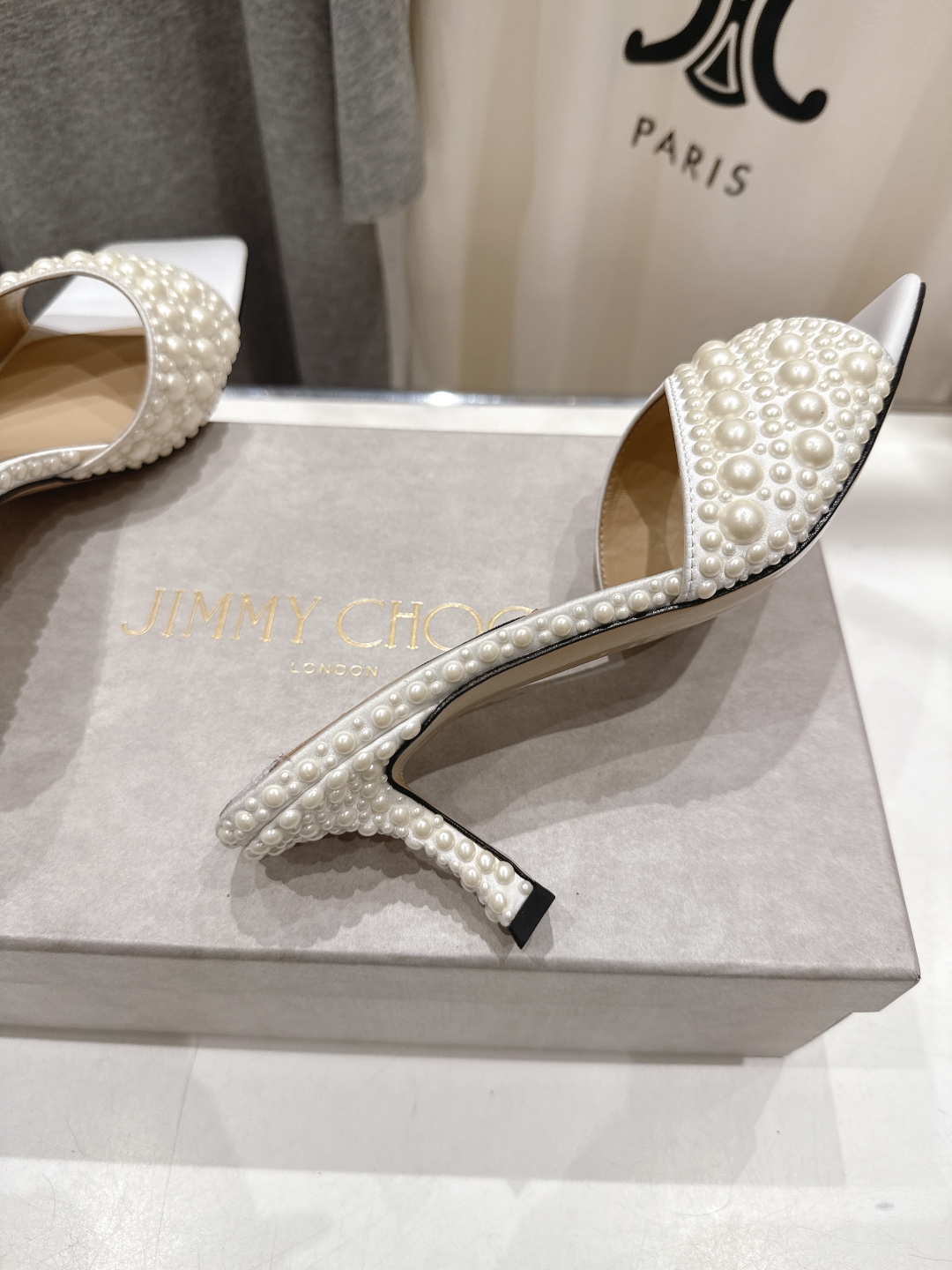 高版本出厂
  JIMMY CHOO*｜JC/吉米周2025ss春夏新款简约珍珠高跟鞋拖鞋

原版套楦，