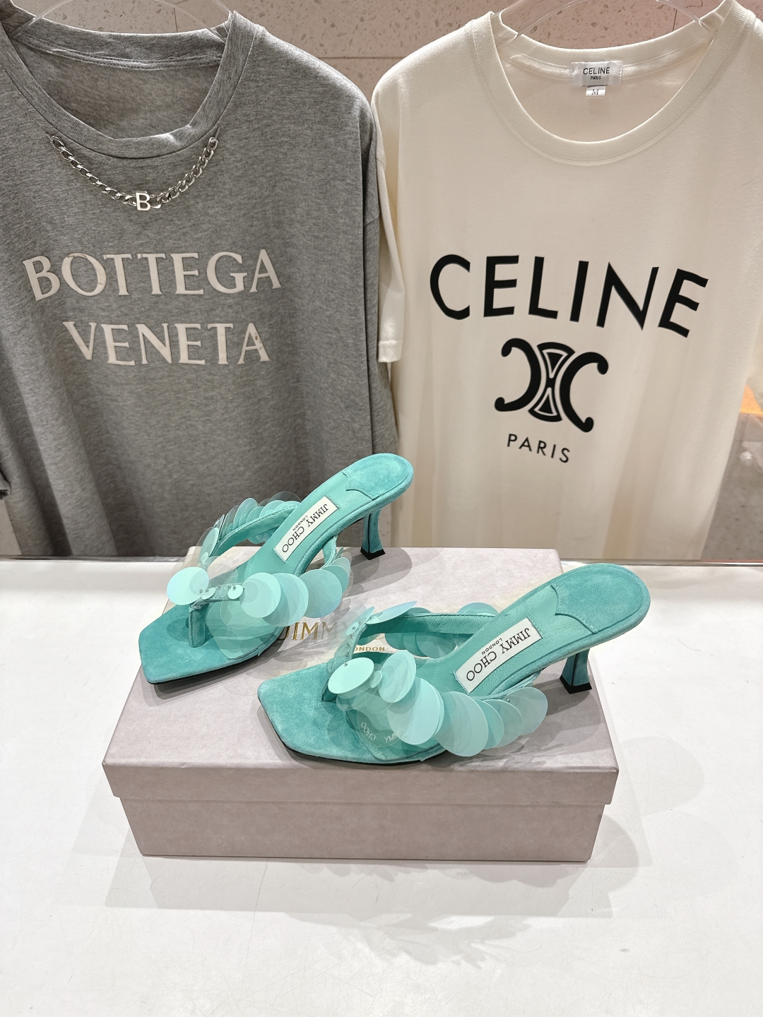 高版本出厂
  JIMMY CHOO｜JC/吉米周2025ss新款简约夹脚高跟鞋人字拖鞋

原版套楦，完