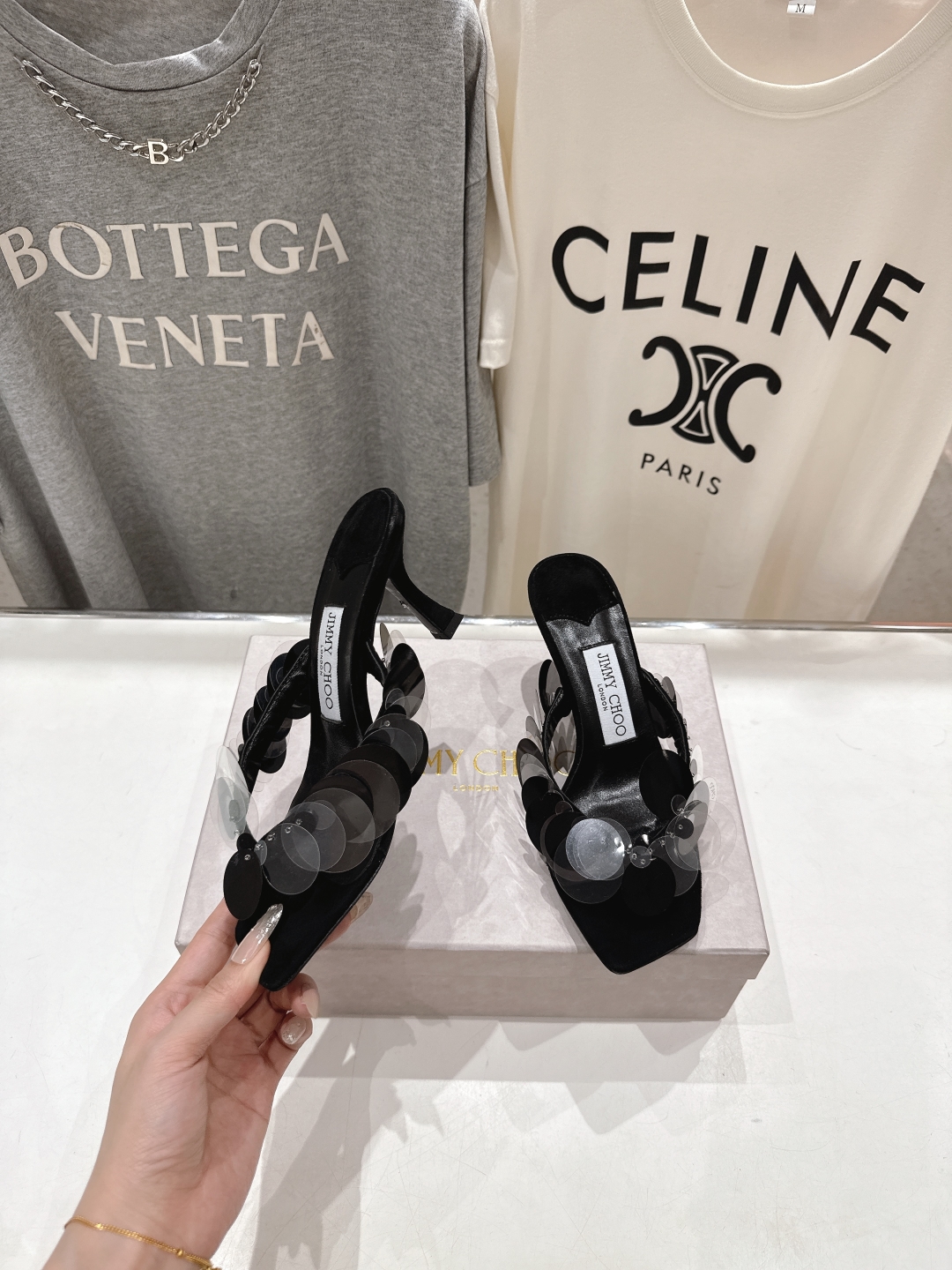 高版本出厂
  JIMMY CHOO｜JC/吉米周2025ss新款简约夹脚高跟鞋人字拖鞋

原版套楦，完