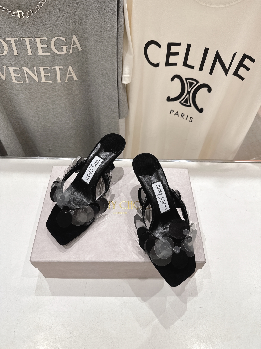 高版本出厂
  JIMMY CHOO｜JC/吉米周2025ss新款简约夹脚高跟鞋人字拖鞋

原版套楦，完
