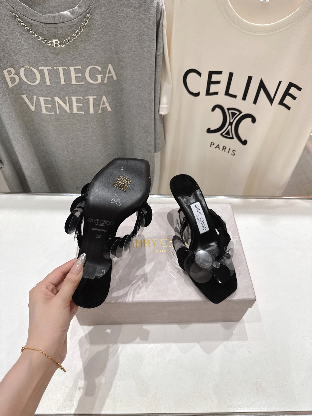 高版本出厂
  JIMMY CHOO｜JC/吉米周2025ss新款简约夹脚高跟鞋人字拖鞋

原版套楦，完