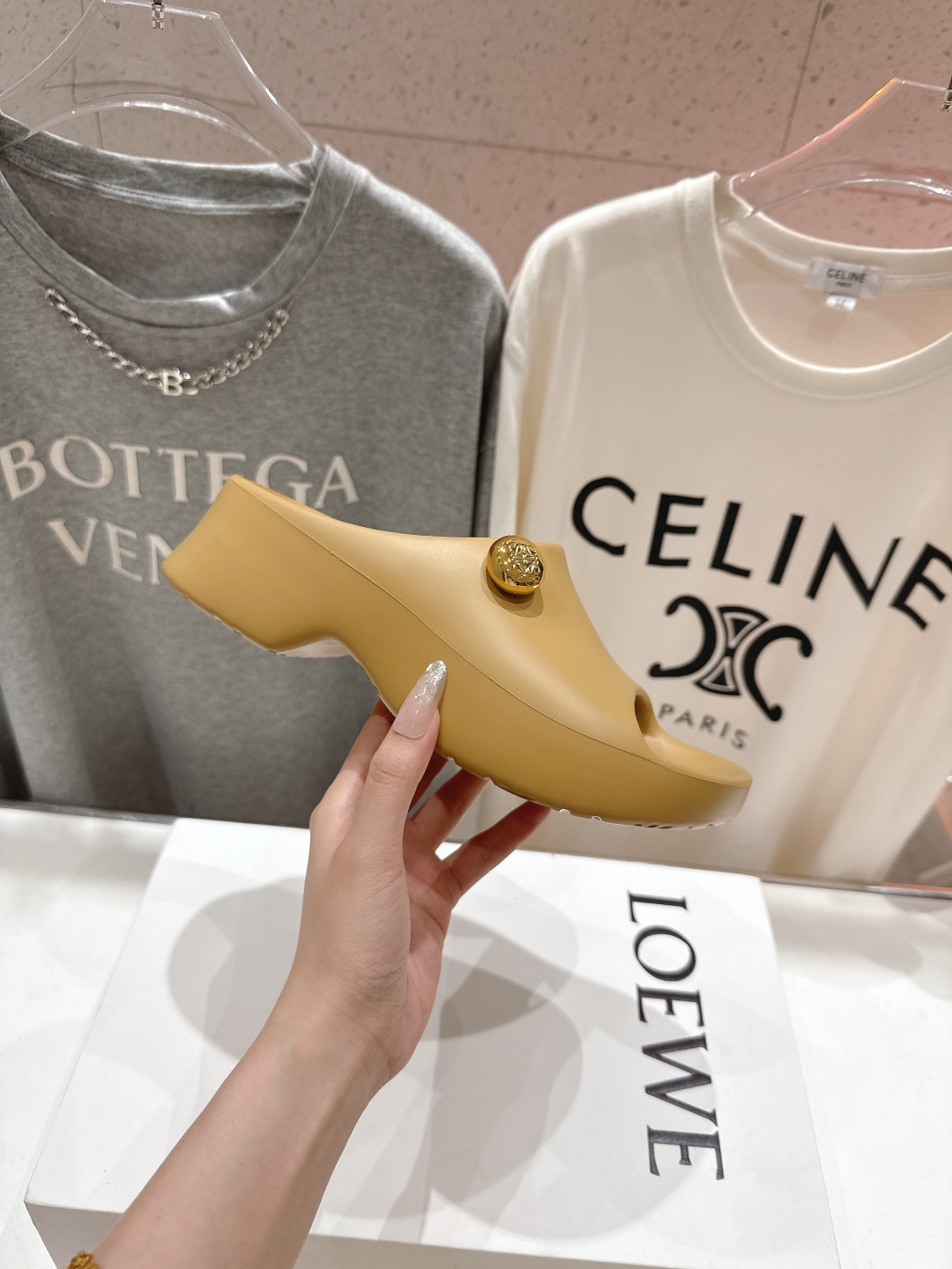 高版本出厂
  罗意威/LOEWE 25ss春夏新款Ease厚底沙滩拖鞋 

原版购入开发做货  乳胶材