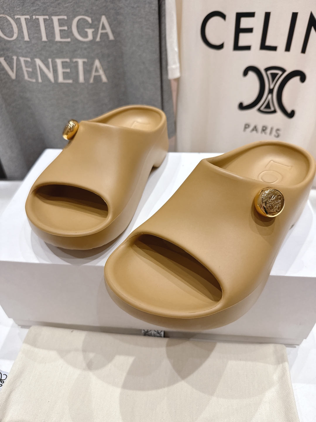 高版本出厂
  罗意威/LOEWE 25ss春夏新款Ease厚底沙滩拖鞋 

原版购入开发做货  乳胶材