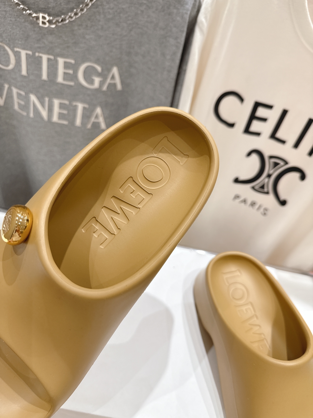 高版本出厂
  罗意威/LOEWE 25ss春夏新款Ease厚底沙滩拖鞋 

原版购入开发做货  乳胶材