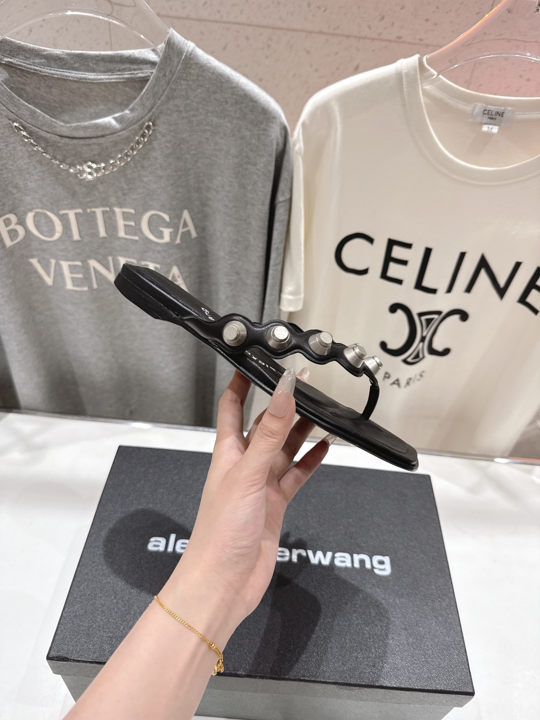 高版本出厂
「𝔸𝕝𝕖𝕩𝕒𝕟𝕕𝕖𝕣 𝕨𝕒𝕟𝕘」Alexander wang大王25ss/夏季新款夹脚拖鞋人