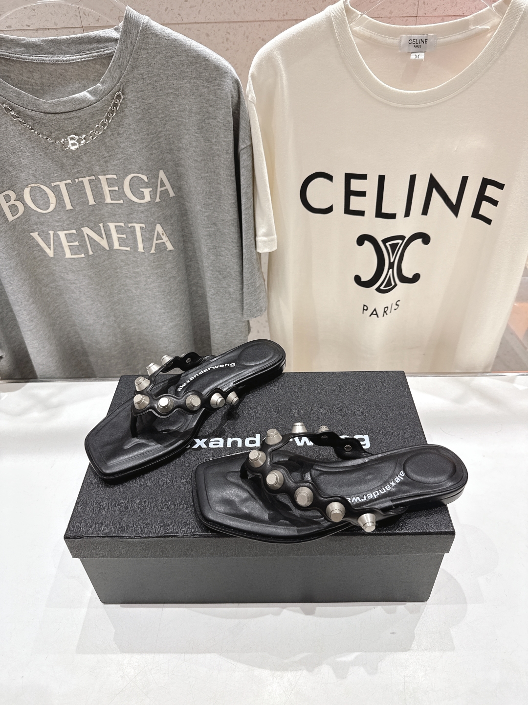 高版本出厂
「𝔸𝕝𝕖𝕩𝕒𝕟𝕕𝕖𝕣 𝕨𝕒𝕟𝕘」Alexander wang大王25ss/夏季新款夹脚拖鞋人