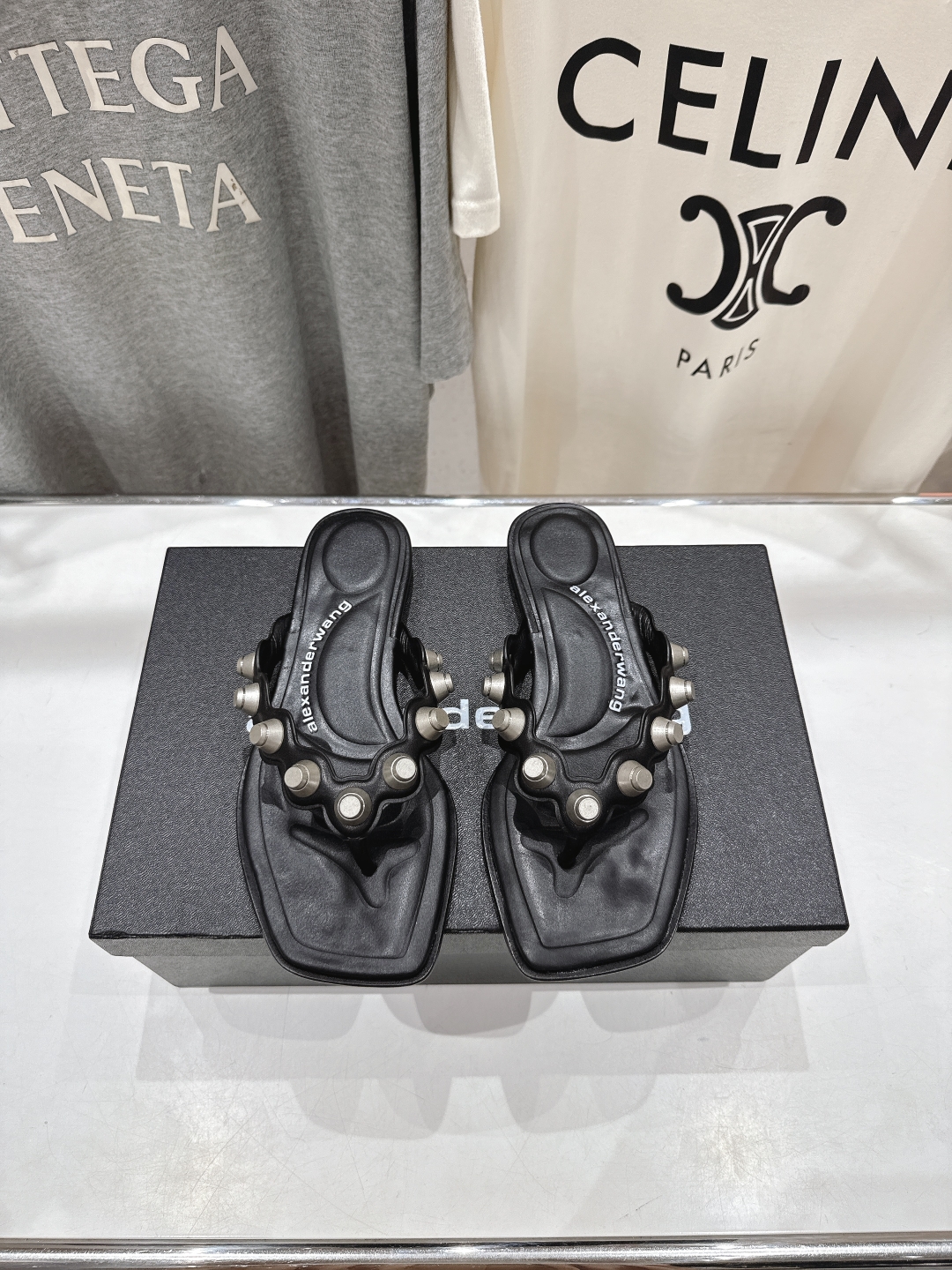 高版本出厂
「𝔸𝕝𝕖𝕩𝕒𝕟𝕕𝕖𝕣 𝕨𝕒𝕟𝕘」Alexander wang大王25ss/夏季新款夹脚拖鞋人